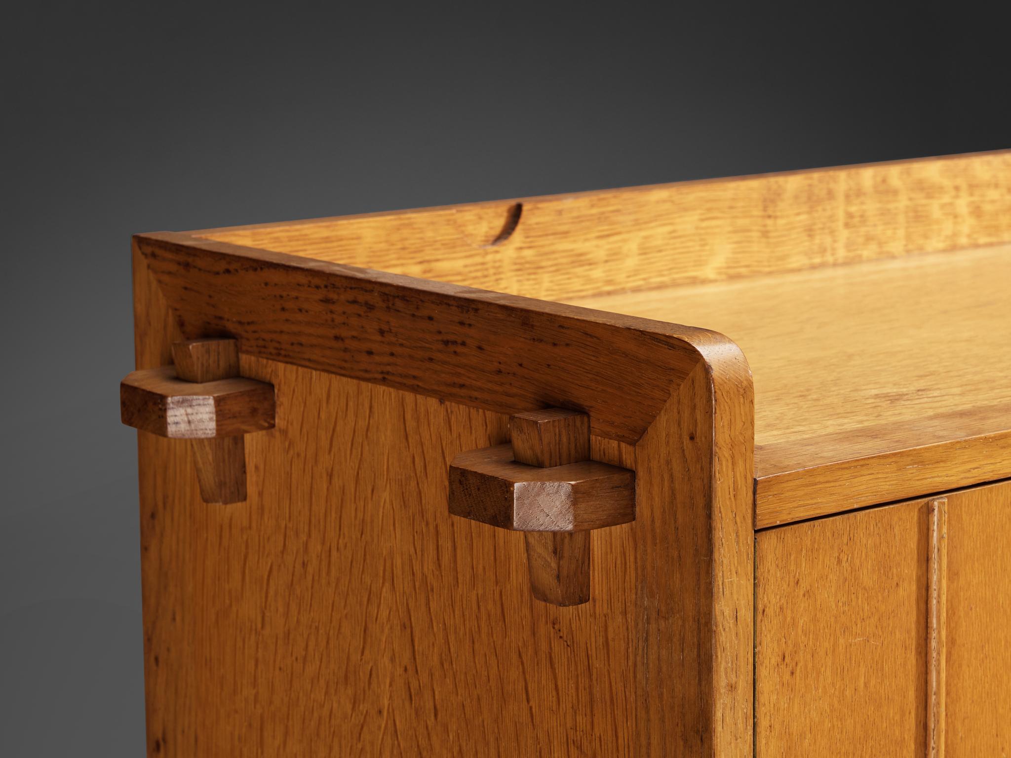 Verre Armoire belge en chêne massif et verre en vente