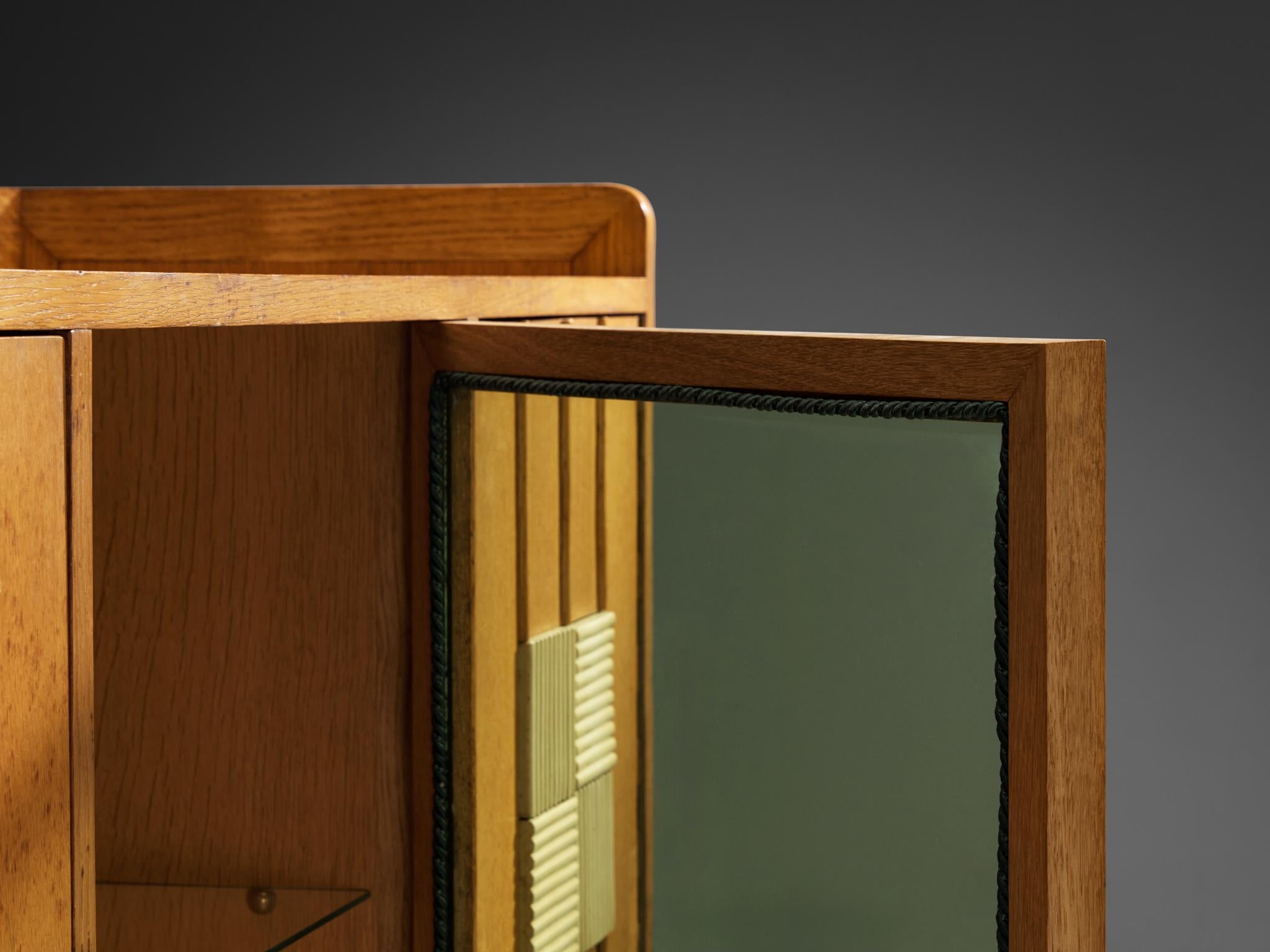 Armoire belge en chêne massif et verre en vente 2