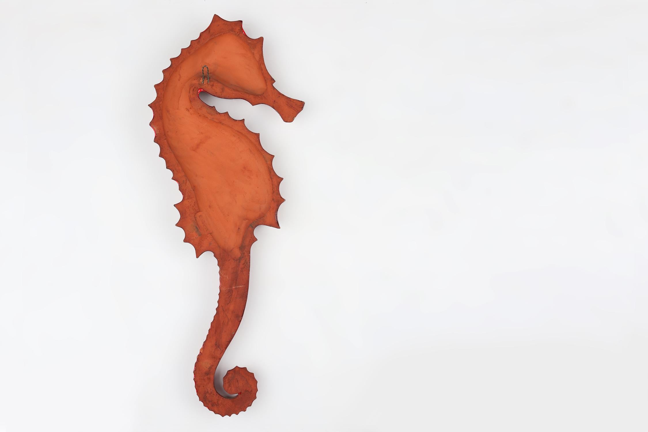 Placa de cerámica belga roja Caballito de mar de André Bayer, años 60 en venta 2