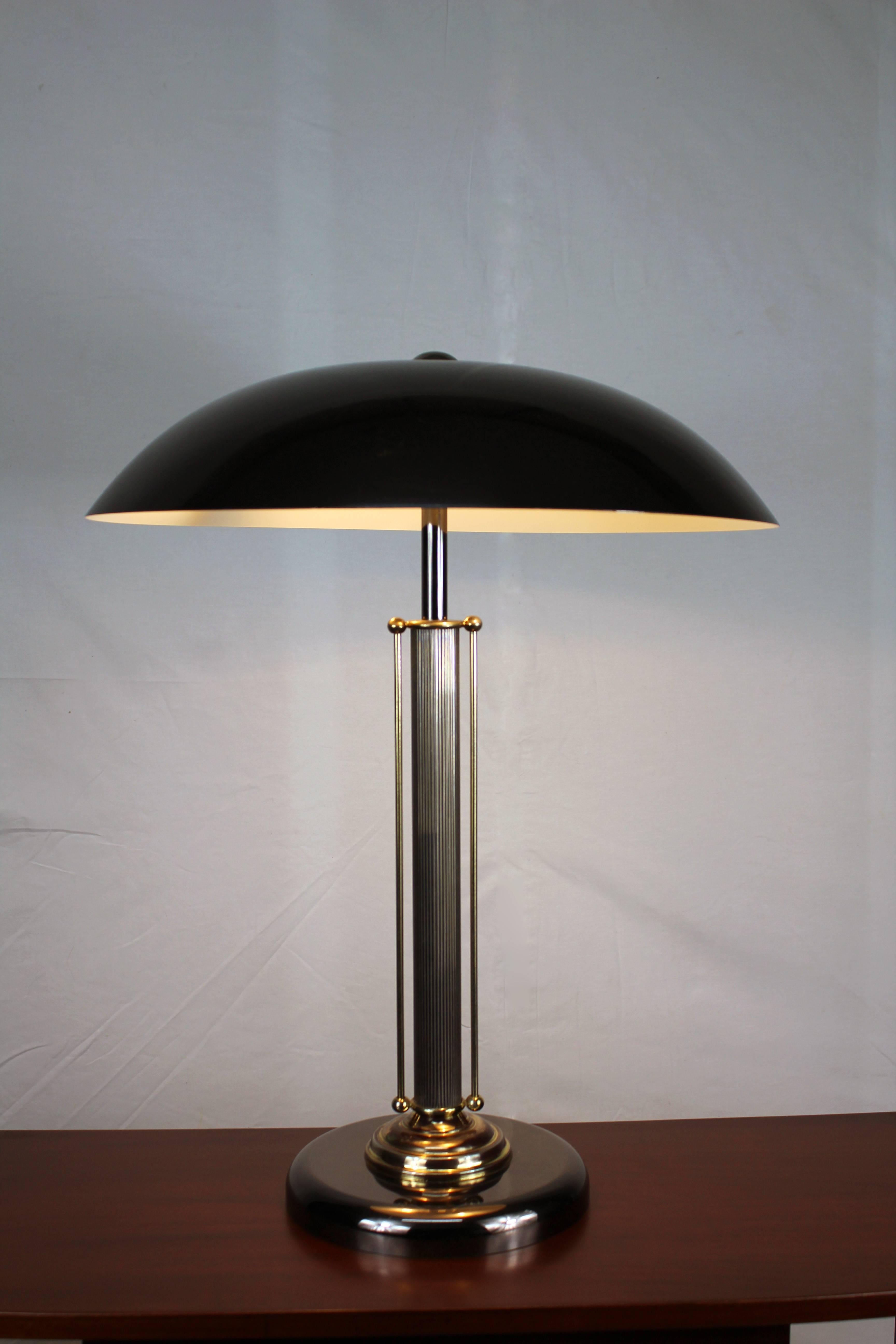Chromed table lamp with brass finishes and black lacquered. Made in Belgium, circa 1970. Good conditions.