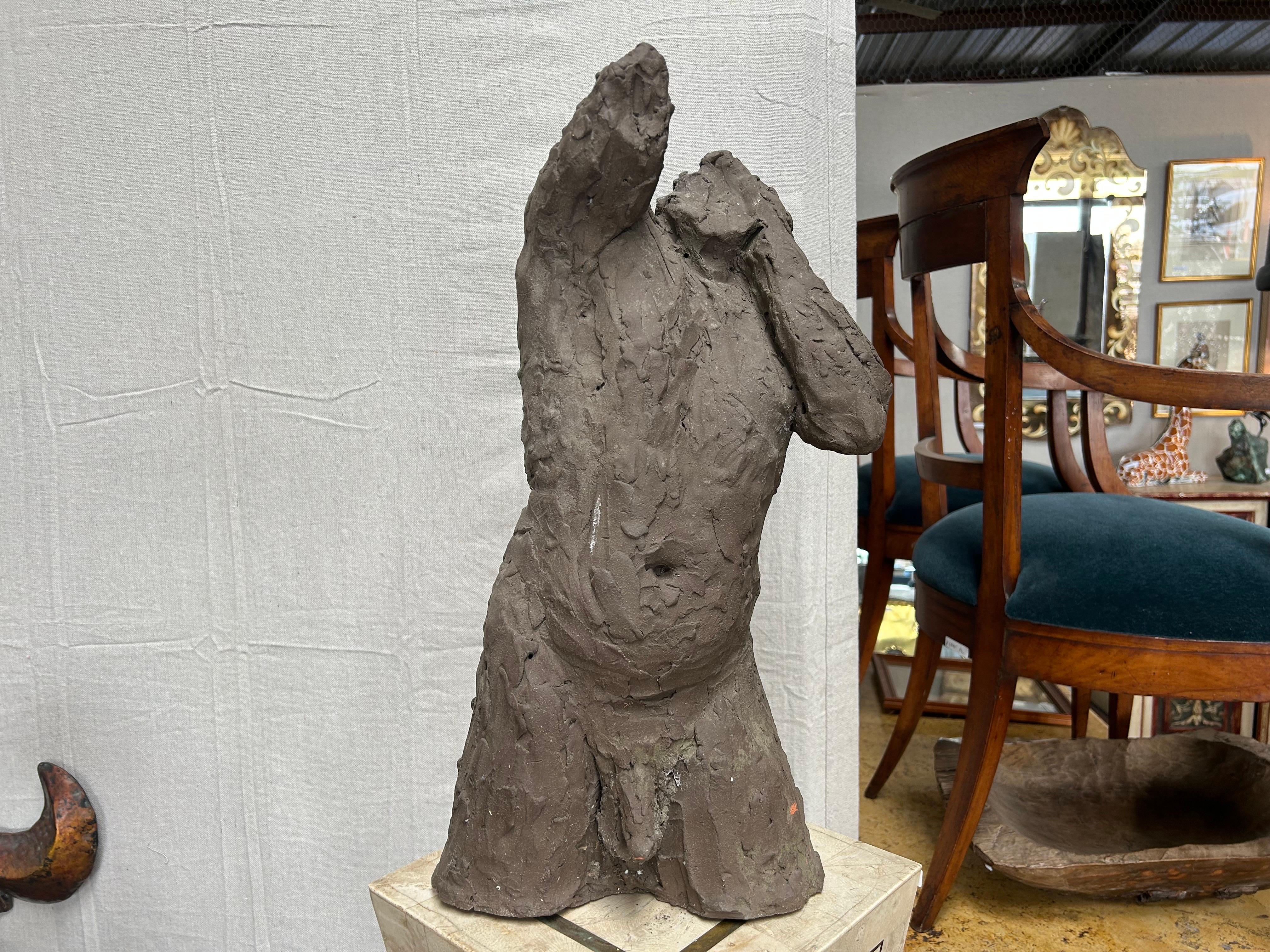 Scultura in argilla belga di Yolande Ide. In offerta c'è una scultura belga di un busto maschile di Yolande Ide. Questa scultura ben realizzata è stata creata negli anni '60.