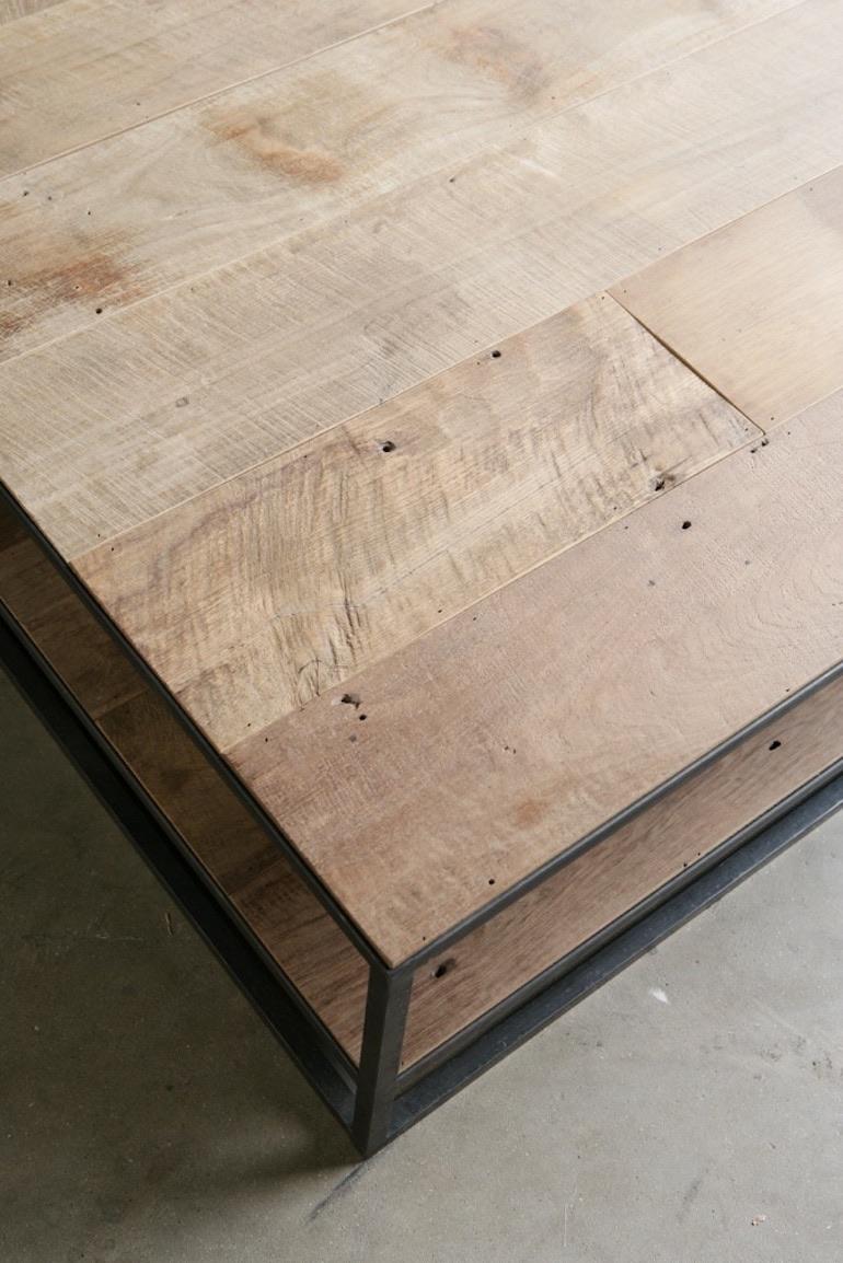 Mesa de centro belga con suelo antiguo Teca y acero en dos niveles Belga en venta