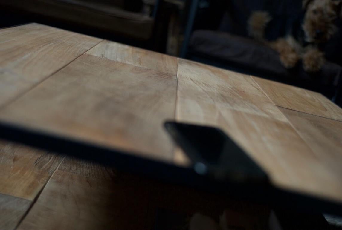 Mesa de centro belga con suelo antiguo Teca y acero en dos niveles Siglo XXI y contemporáneo en venta