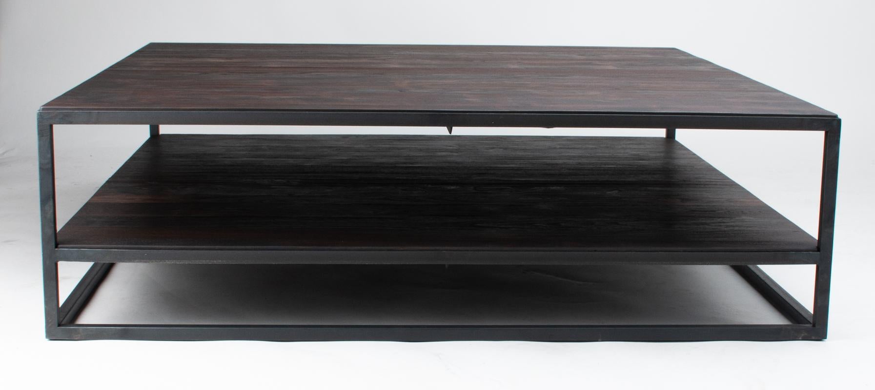Mesa de Centro Belga con Teca en Carbón y Acero en Dos Niveles En Stock en Nuevo estado para la venta en Bonita Springs, FL
