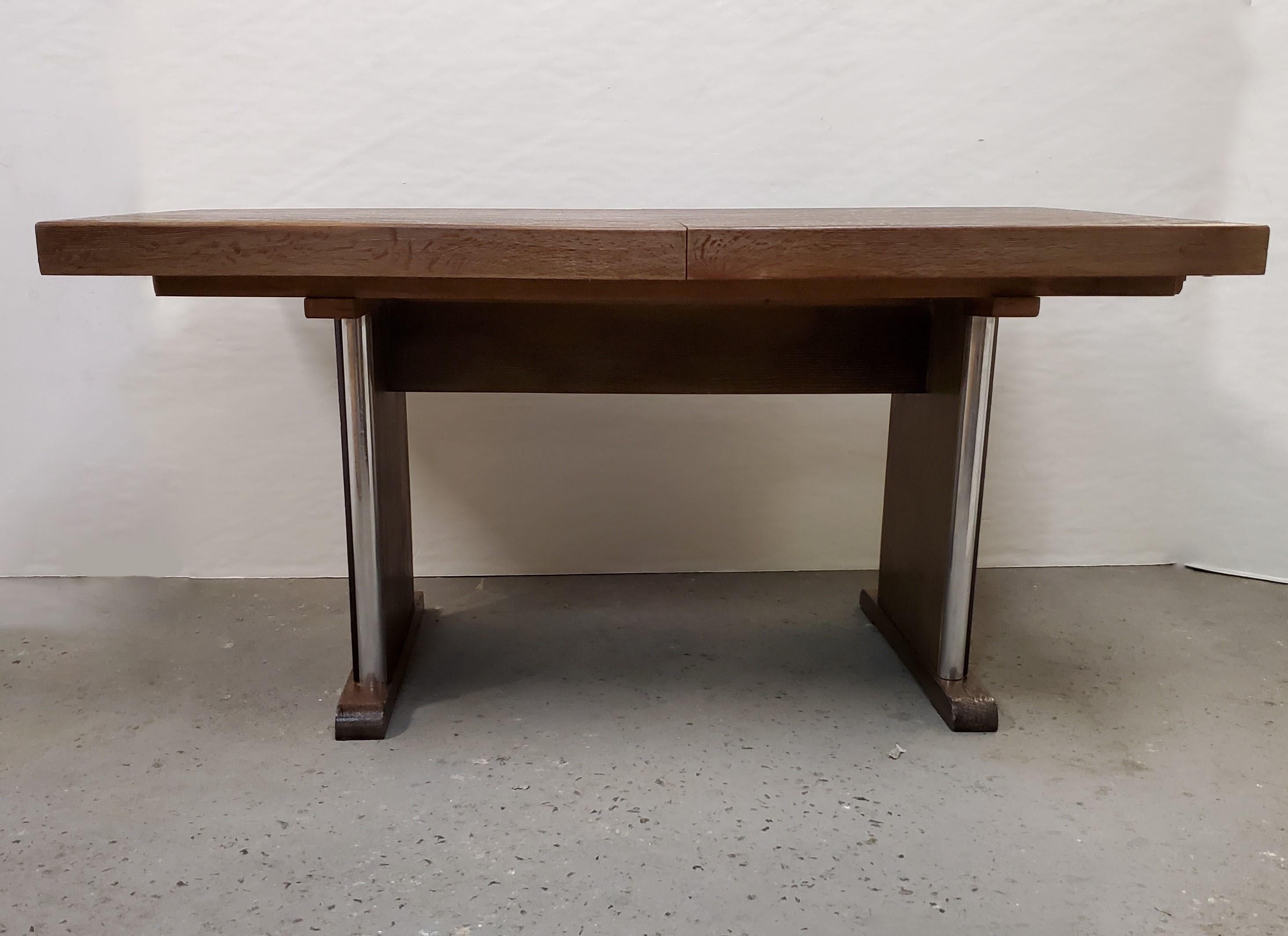 20ième siècle Table de salle à manger constructiviste belge marquetée avec deux rallonges en vente