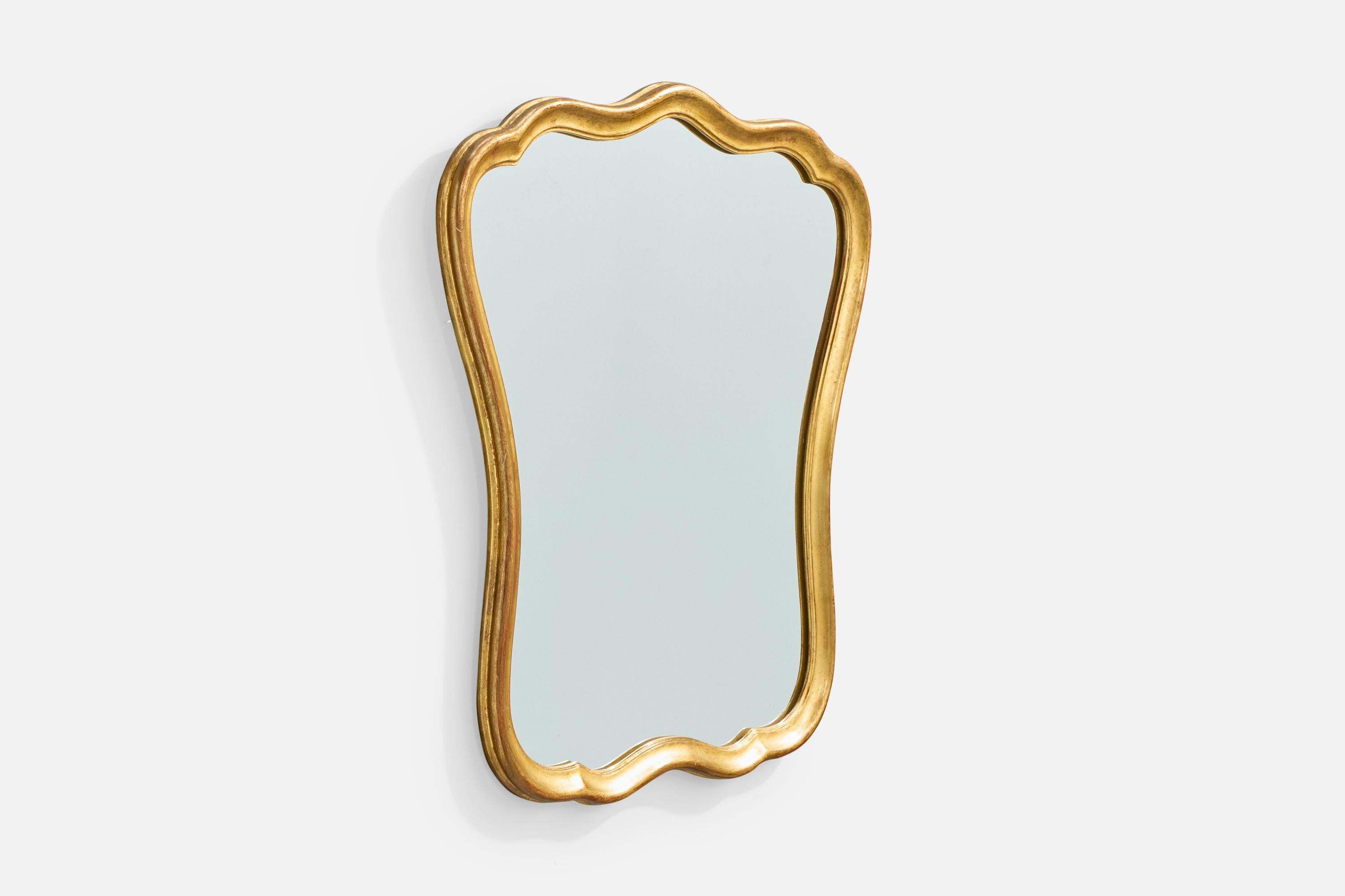 Miroir en bois doré probablement conçu et produit en Belgique, C.C.

Usure correspondant à l'âge et à l'usage.

Dimensions globales (pouces) : 24.0 