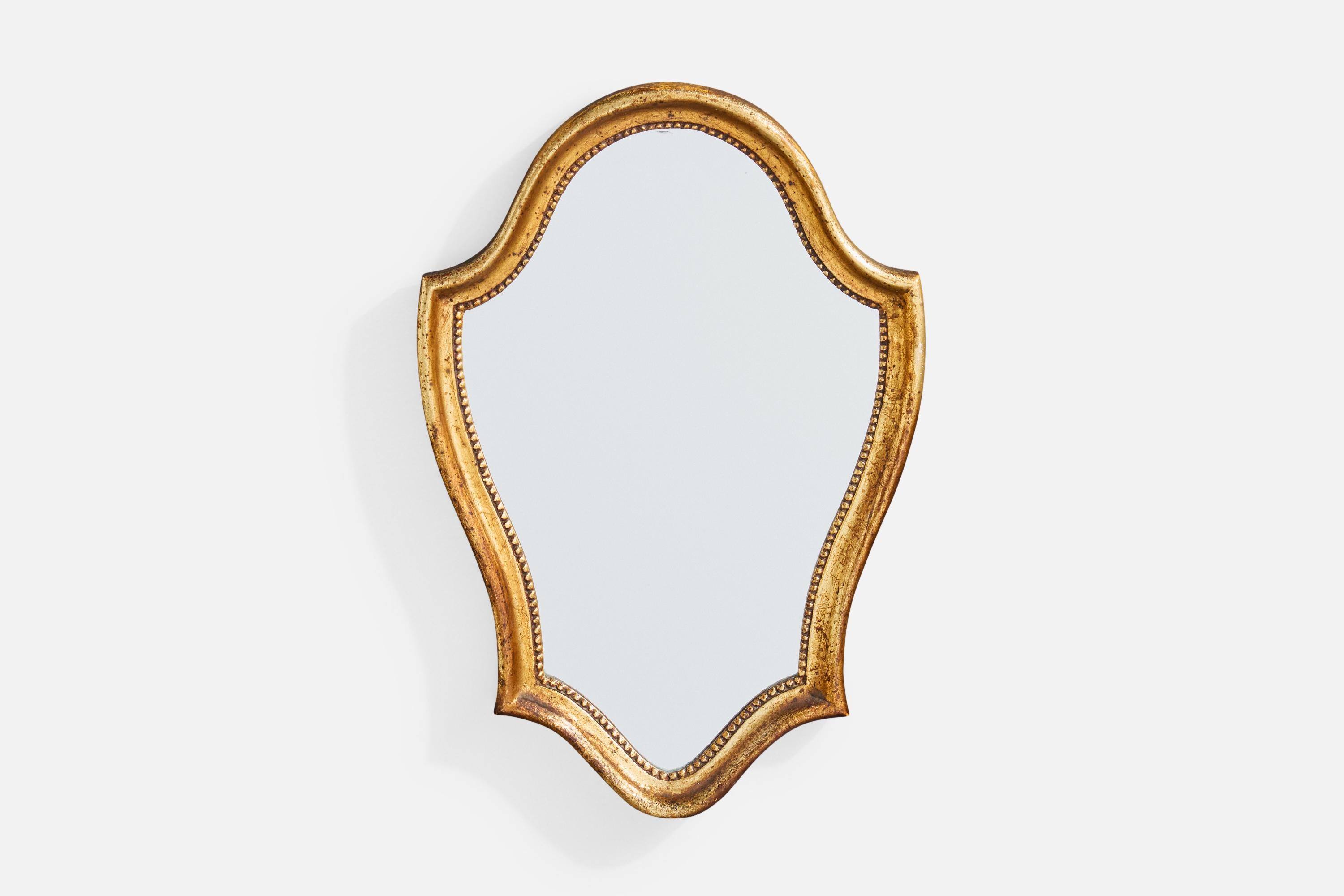 Specchio da parete in legno e gesso dipinto in oro, probabilmente progettato e prodotto in Belgio, negli anni '70 circa.

Dimensioni complessive (pollici): 15,5 