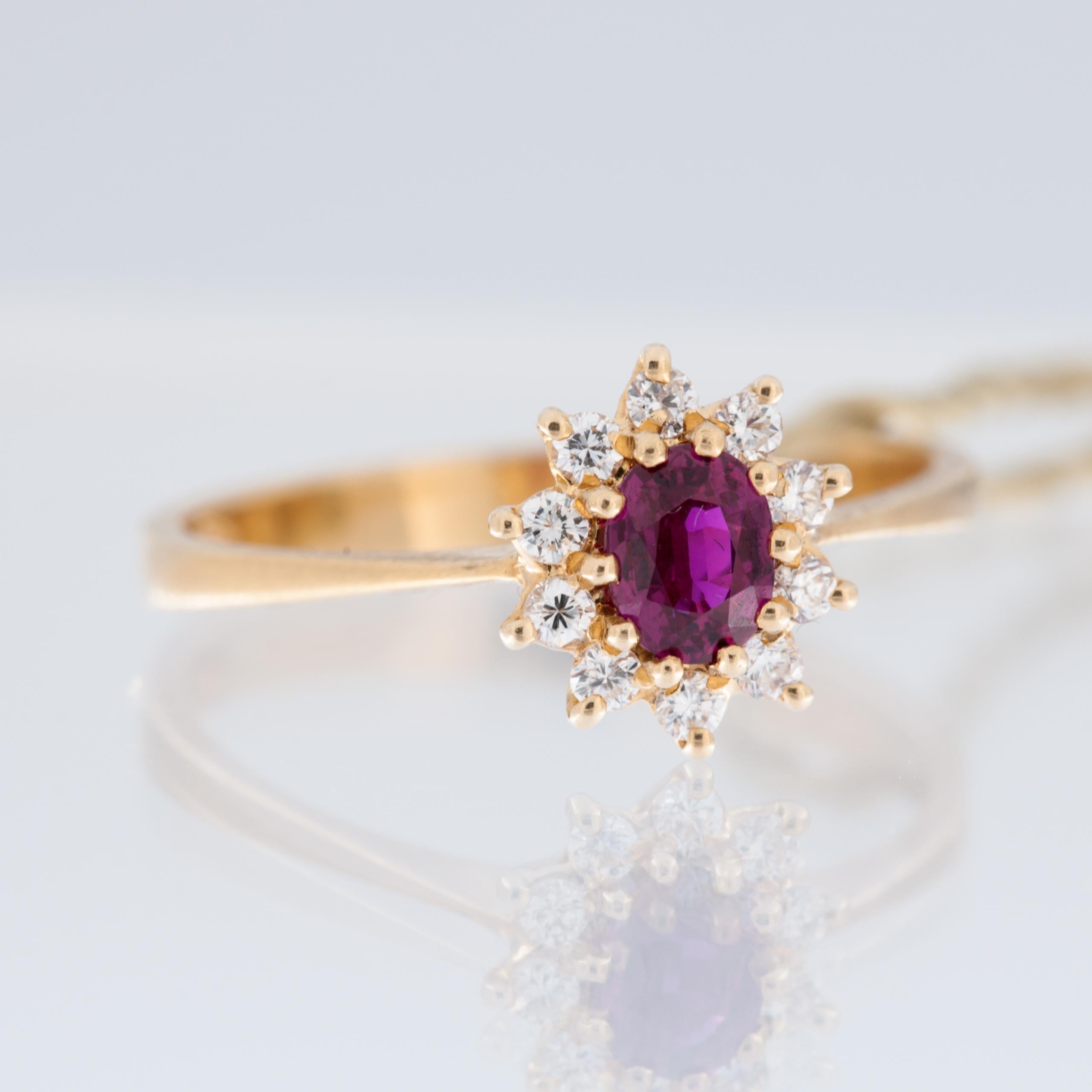 Belgian Diamond and Ruby 18 karat Yellow Gold Ring In Good Condition For Sale In Esch-Sur-Alzette, LU