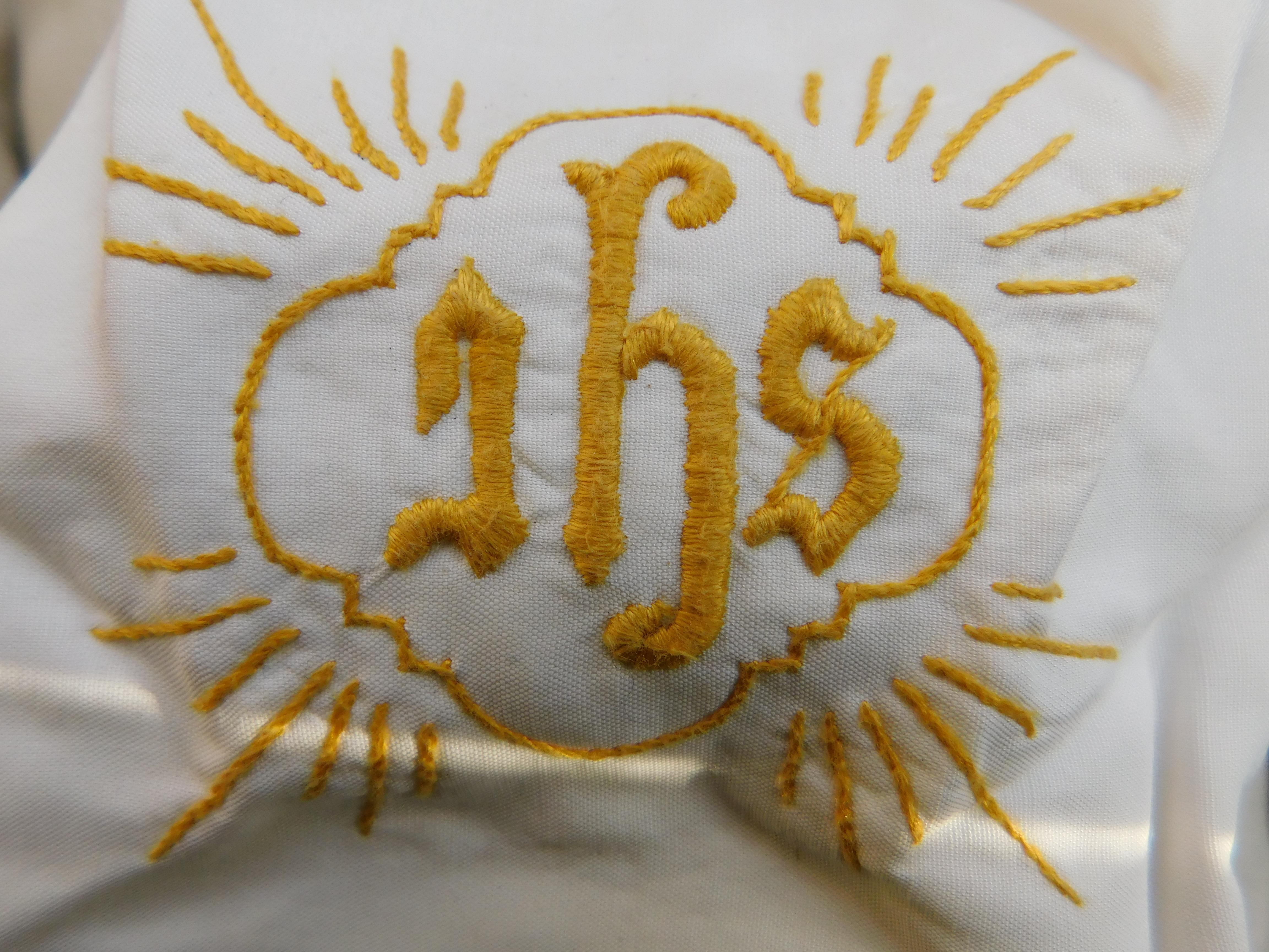 Baroque Belgian Embroidered Linen Burse or Pyx Bag Used to Carry The Communion Host For Sale