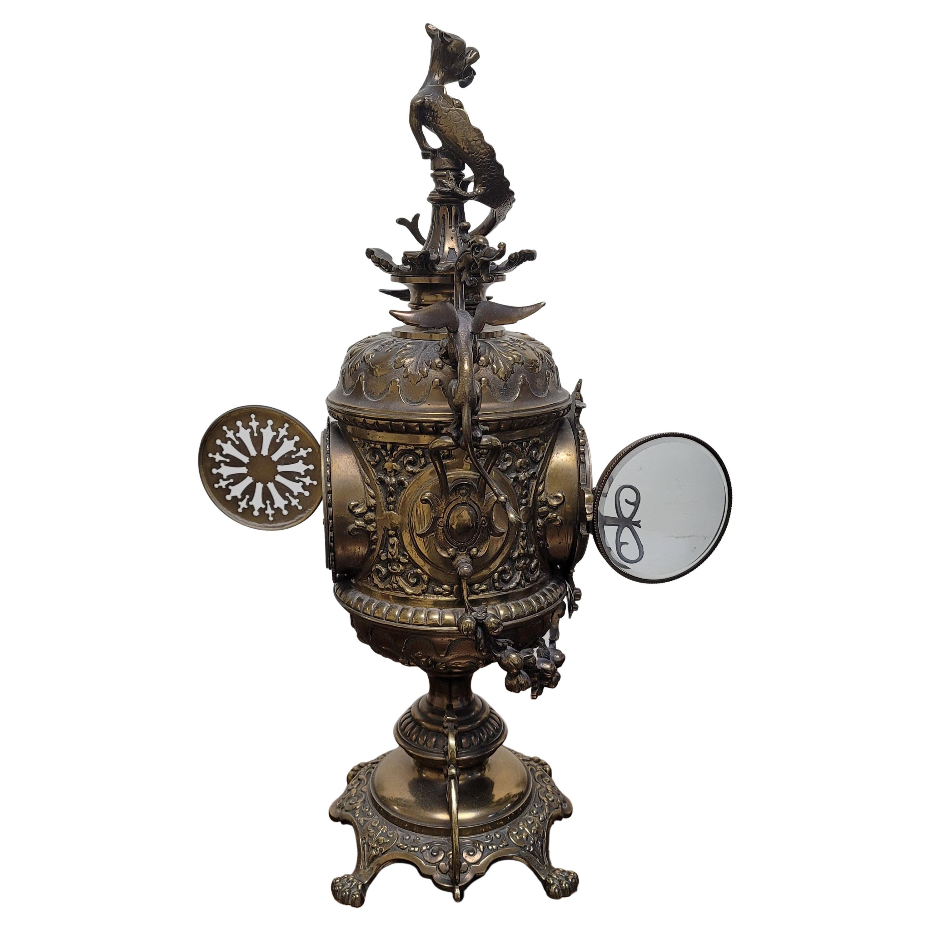 Dreiteiliges Garnitur-Uhr-Kandelaber-Set aus vergoldetem Metall, Belgien, Empire (Belgisch) im Angebot