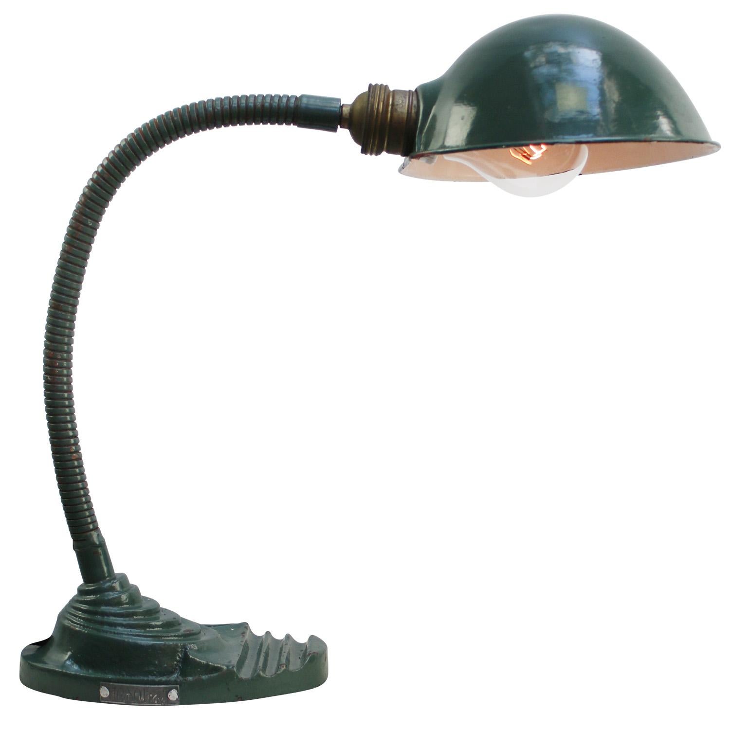 Green Belgian goose neck desk light by Erpe Belgium
Flexible Gooseneck arm with metal shade.
Green cast iron base. 
2.5 meter black cotton flex, plug and switch 

Available with US/UK plug

Weight: 1.70 kg / 3.7 lb

Priced per individual item. All