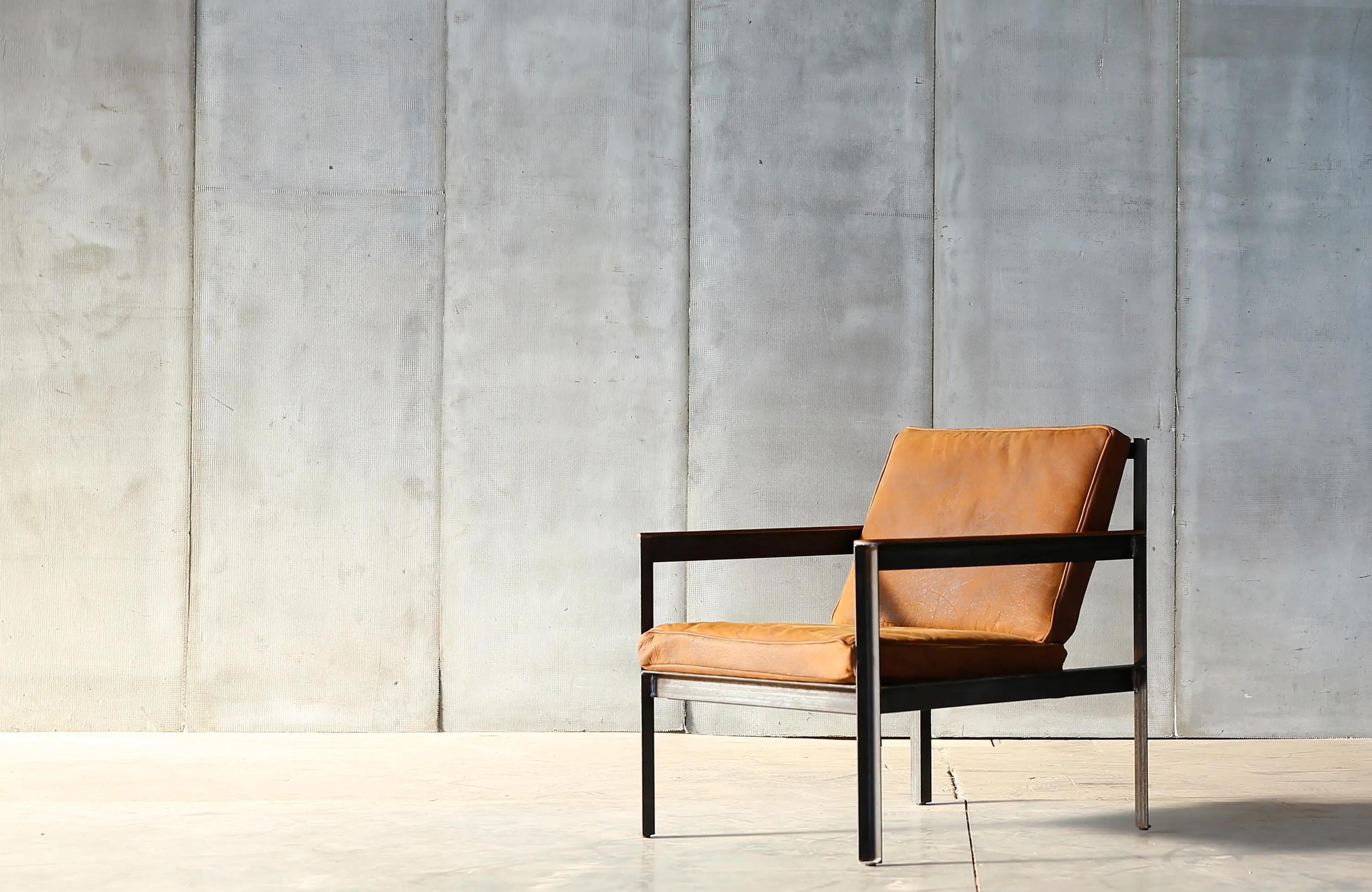Sillón Cargo belga hecho a mano en lona encerada marrón oscuro en venta 3
