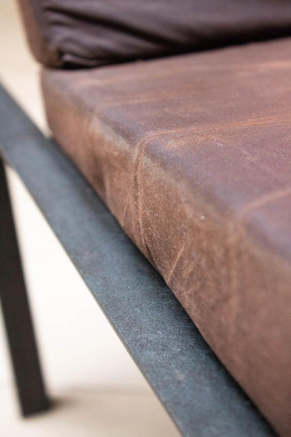 Sillón Cargo belga hecho a mano en lona encerada marrón oscuro en venta 8