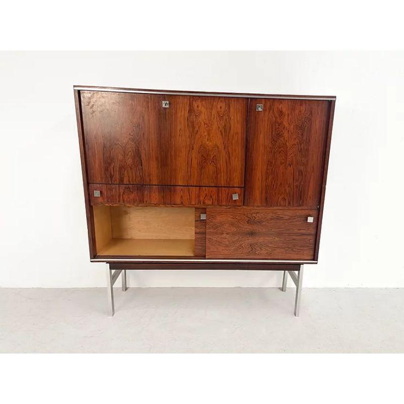 Belgian high quality bar cabinet, 1980's.

A high quality bar cabinet made in the 1980's in Belgium. Although the designer or manufacturer are unknown, it is probably made by a Belgian manufacturer. 

Measurements: W 129 x D 36 x H 127 cm.