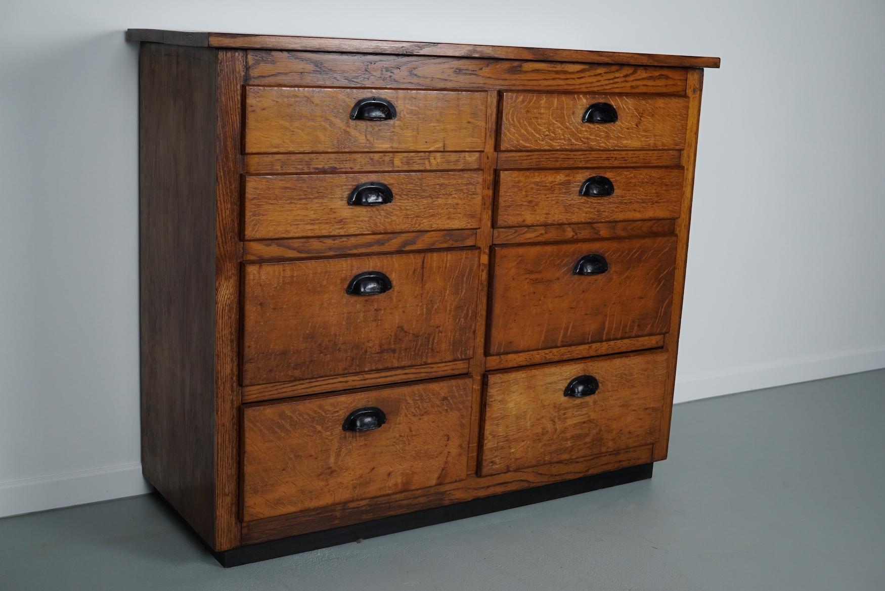 Belgian Industrial Oak Apothecary Cabinet / Bank of Drawers, 1940s In Good Condition For Sale In Nijmegen, NL