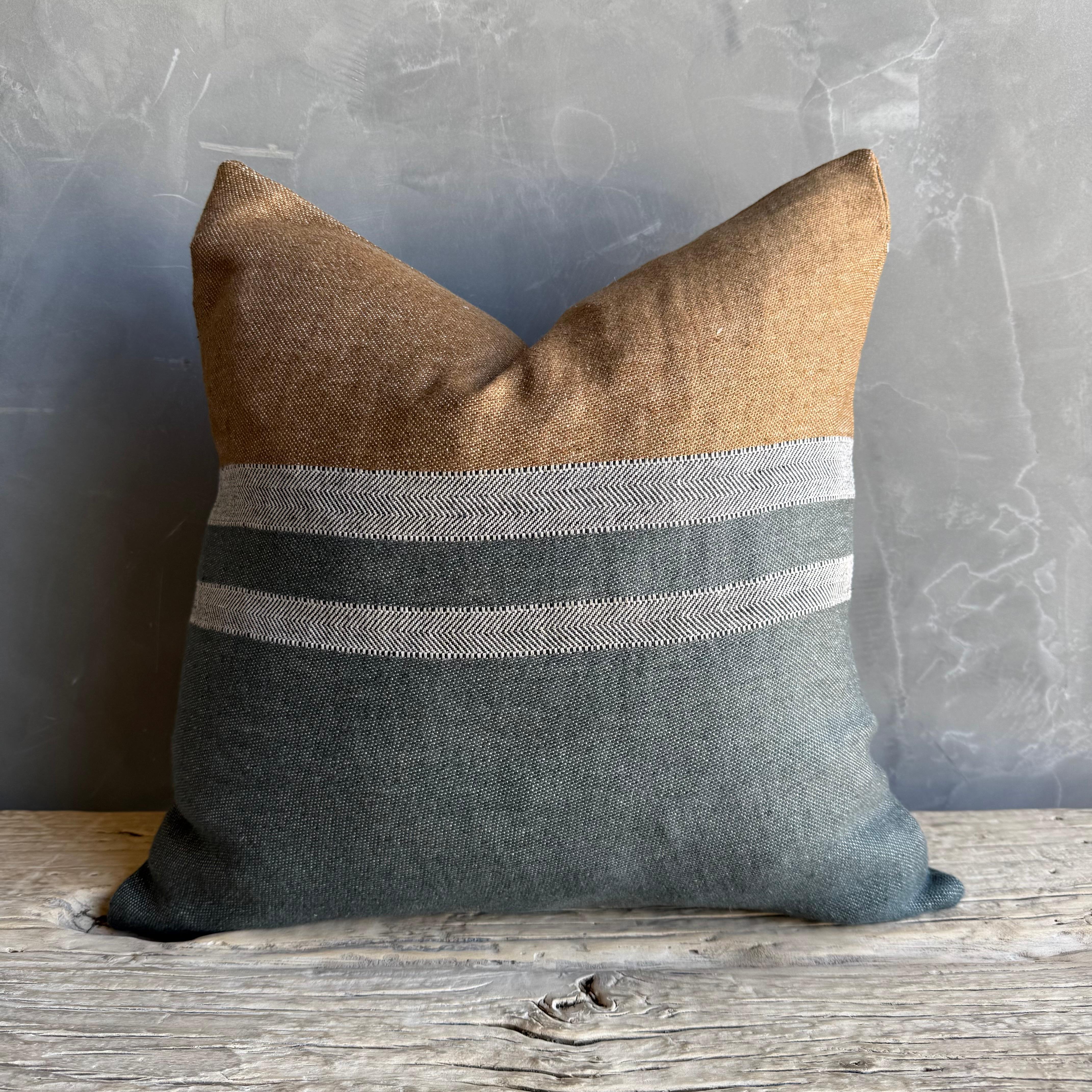 Experimenta lo último en comodidad y estilo con nuestras fundas de almohada de alta calidad, diseñadas para elevar la decoración de tu hogar al siguiente nivel. Nuestras fundas de almohada, fabricadas con los mejores materiales y con una excepcional