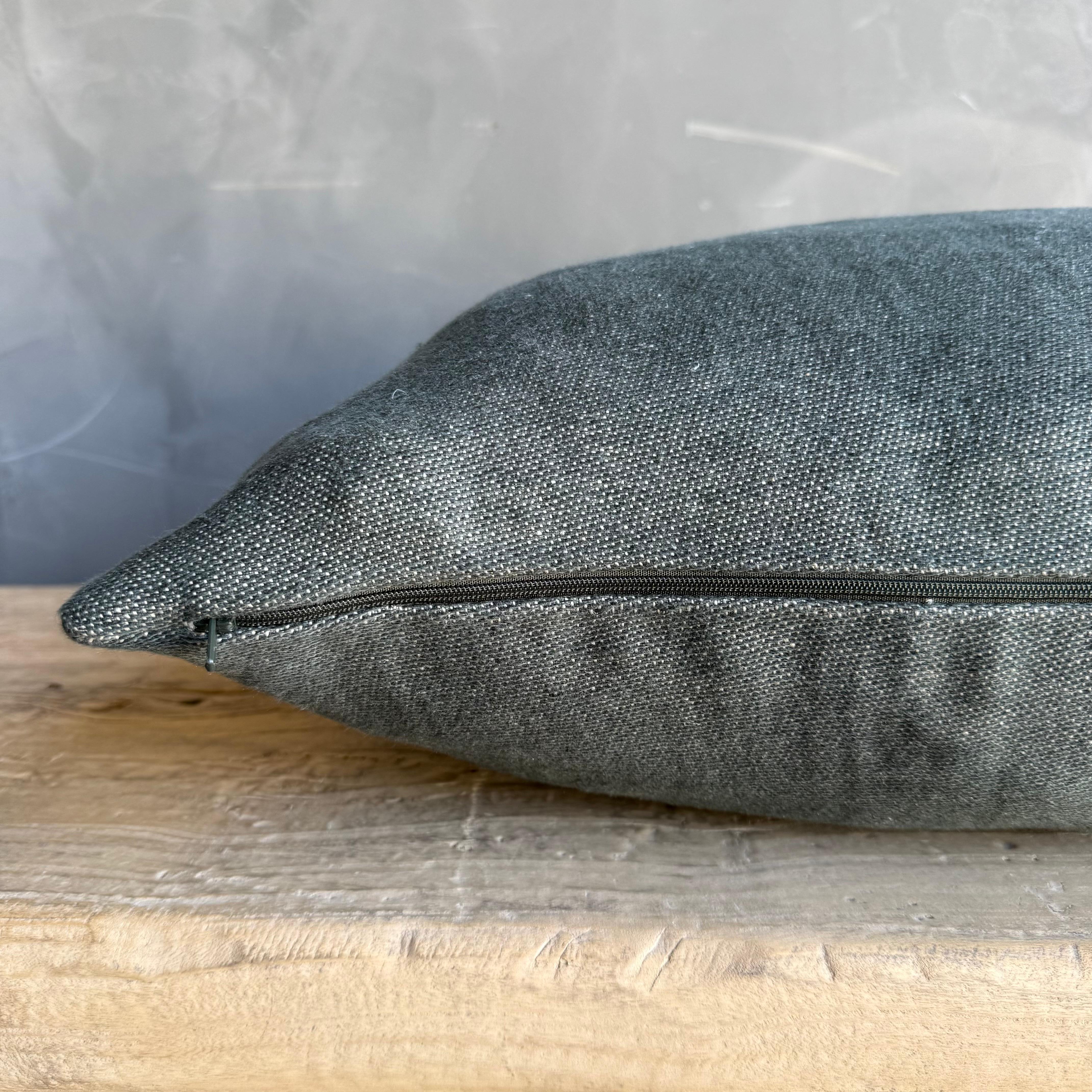 Almohada Aloutte de Lino Belga con Rayas Incluye Inserto de Pluma de Plumón Siglo XXI y contemporáneo en venta