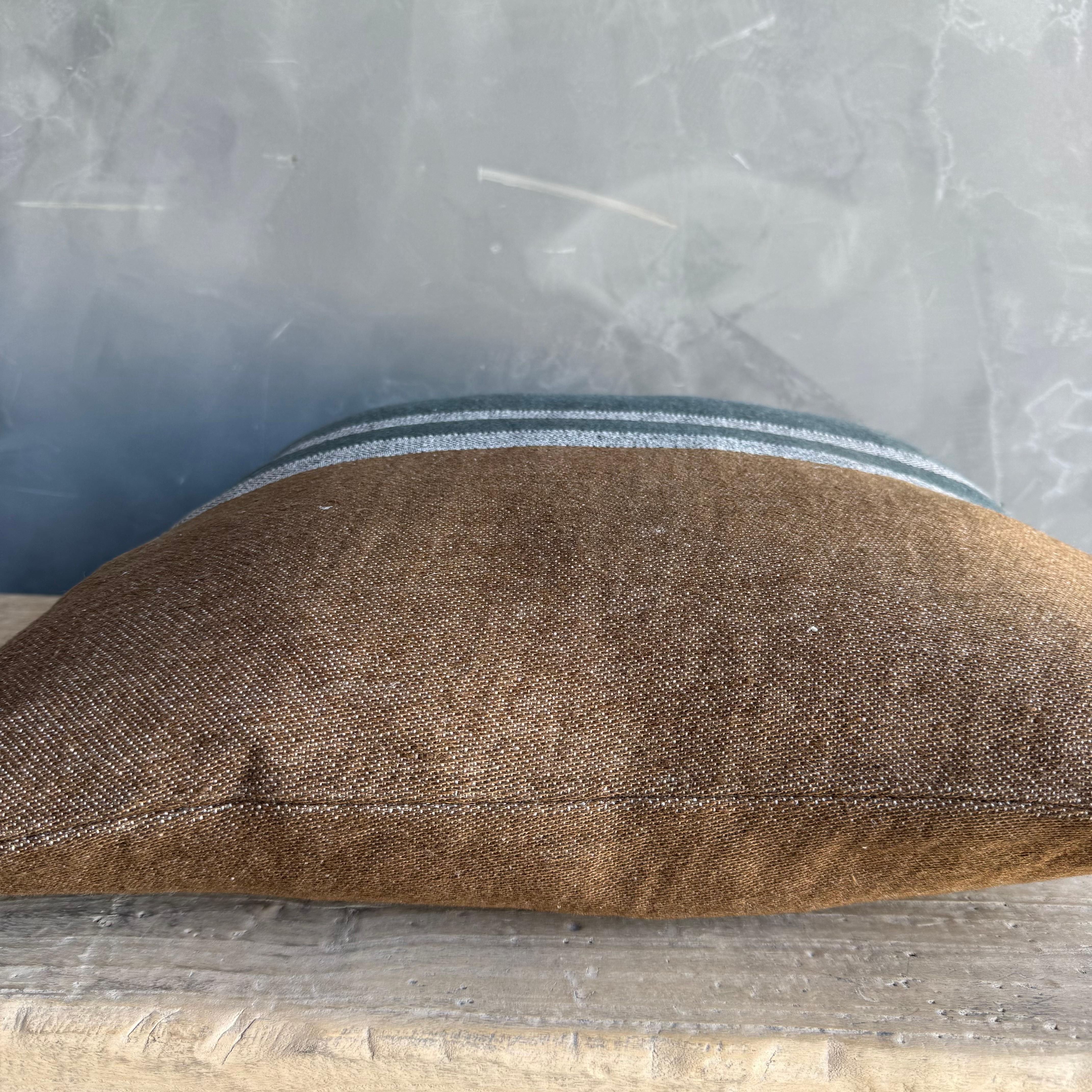 Almohada Aloutte de Lino Belga con Rayas Incluye Inserto de Pluma de Plumón en venta 2