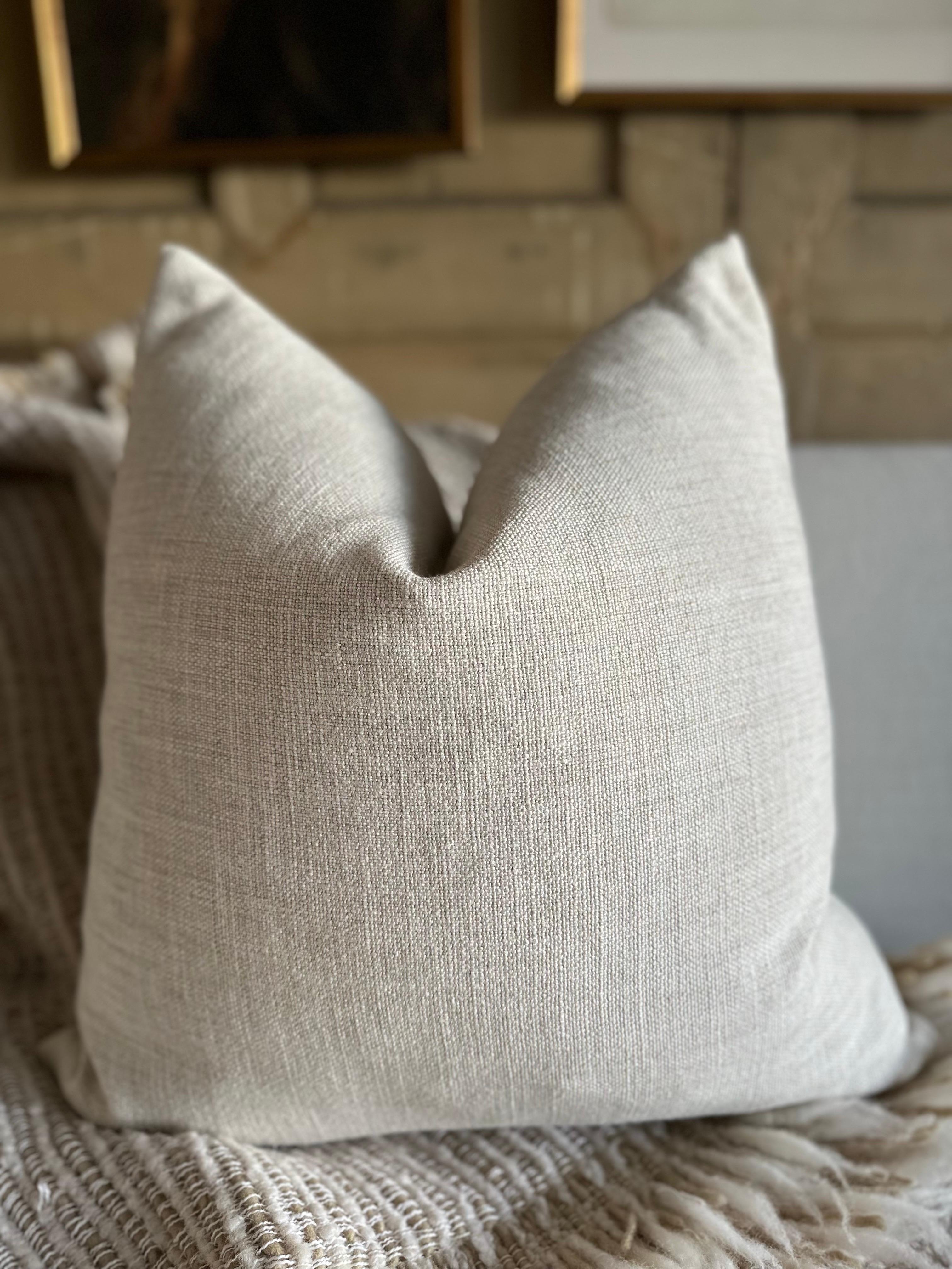 Linen Blend pillow in an oyster white color with a stone wash finish.
Antique Brass Zipper closure
Overlocked seams.
Includes Down Feather Insert
Color: OYSTER WHITEBelgian Linen Pillow with Down Insert in Natural
Size: 22x22
51,000 Double