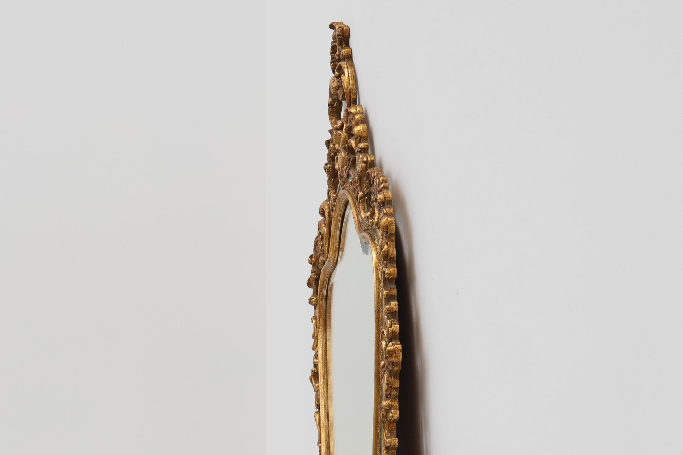 Miroir doré baroque belge de style Louis XV avec Label 