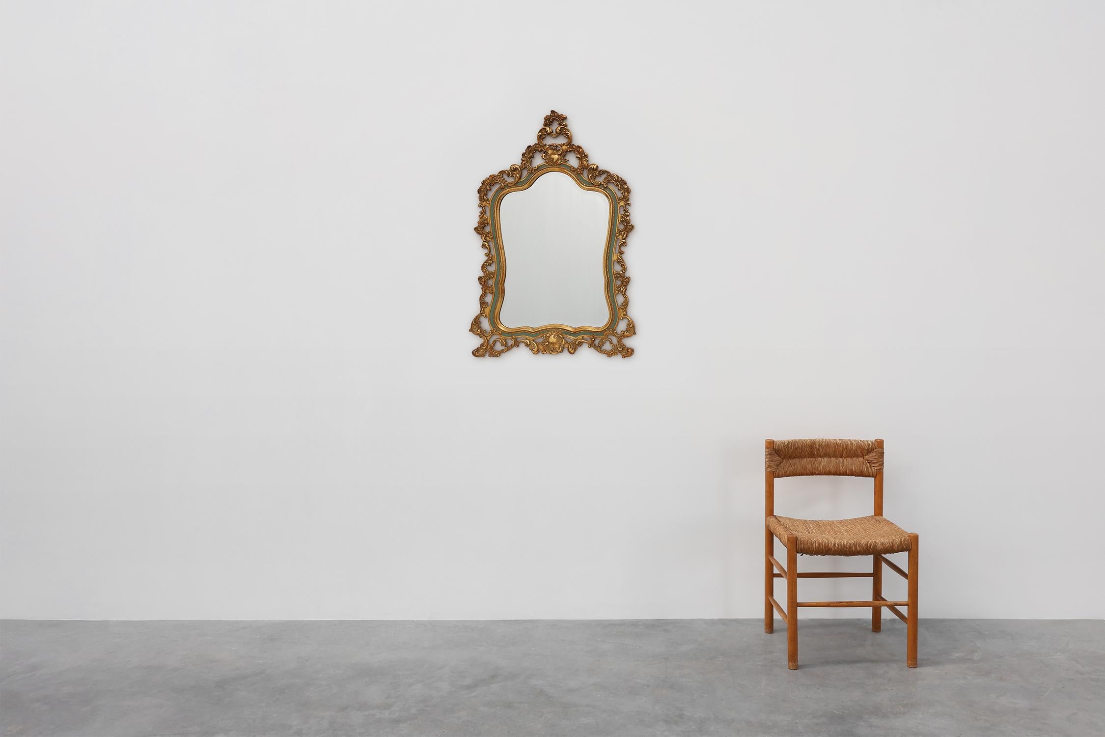 Belgique /1950 / miroir / bois, miroir / Baroque / Louis XV

Un élégant miroir de style Louis XV fabriqué en Belgique dans les années 1950, portant l'étiquette 