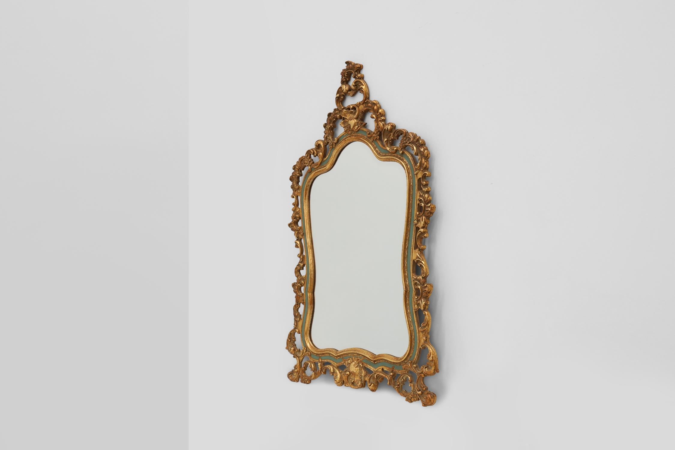 Milieu du XXe siècle Miroir doré baroque belge de style Louis XV avec Label 