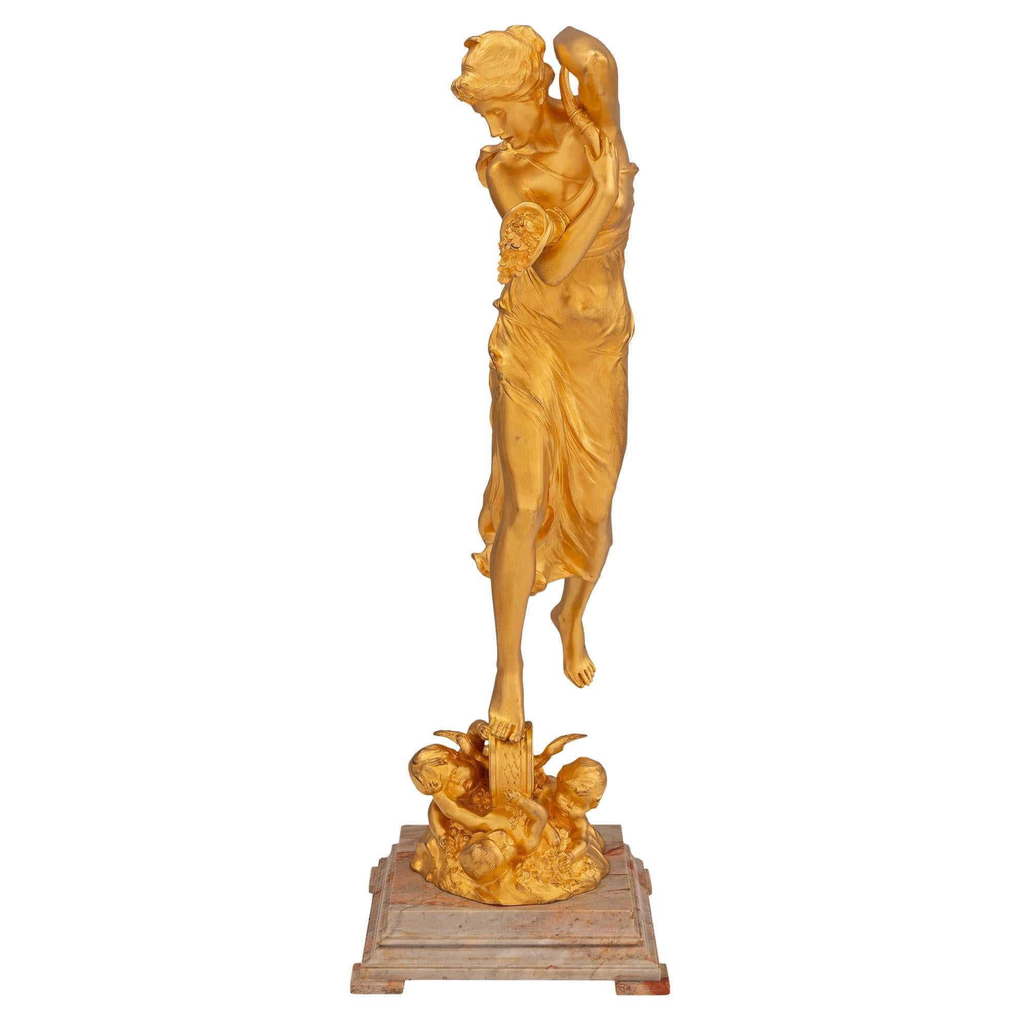 Statue belge en bronze doré et marbre sarrancolin de style Louis XVI du milieu du 19e siècle en vente