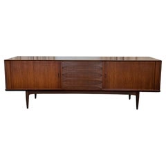 Belgisches Sideboard aus Teakholz, Mitte des Jahrhunderts, von Oswald Vermaercke, V-Form