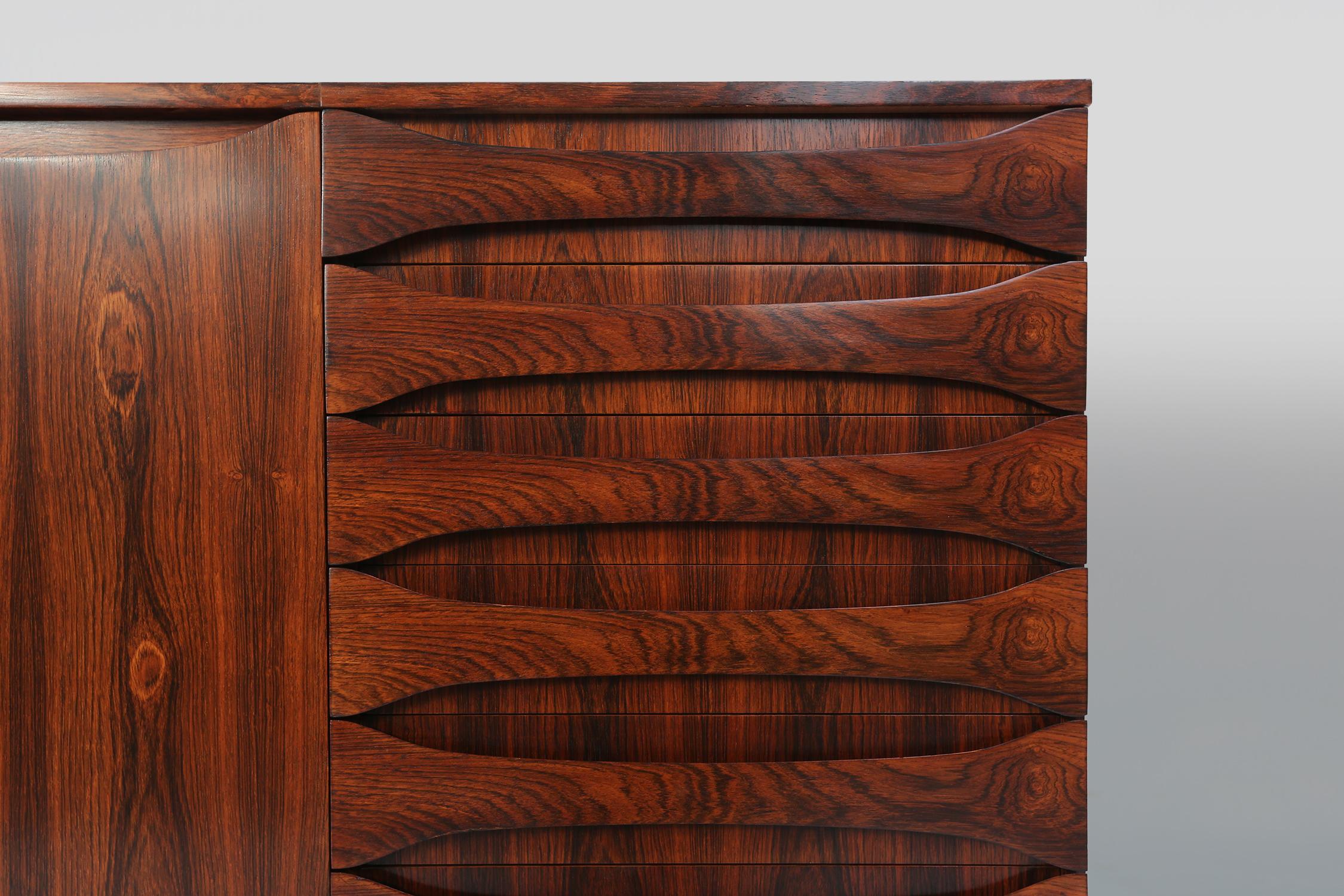 Buffet belge du milieu du siècle dernier en bois de rose 1960 Bon état - En vente à Meulebeke, BE