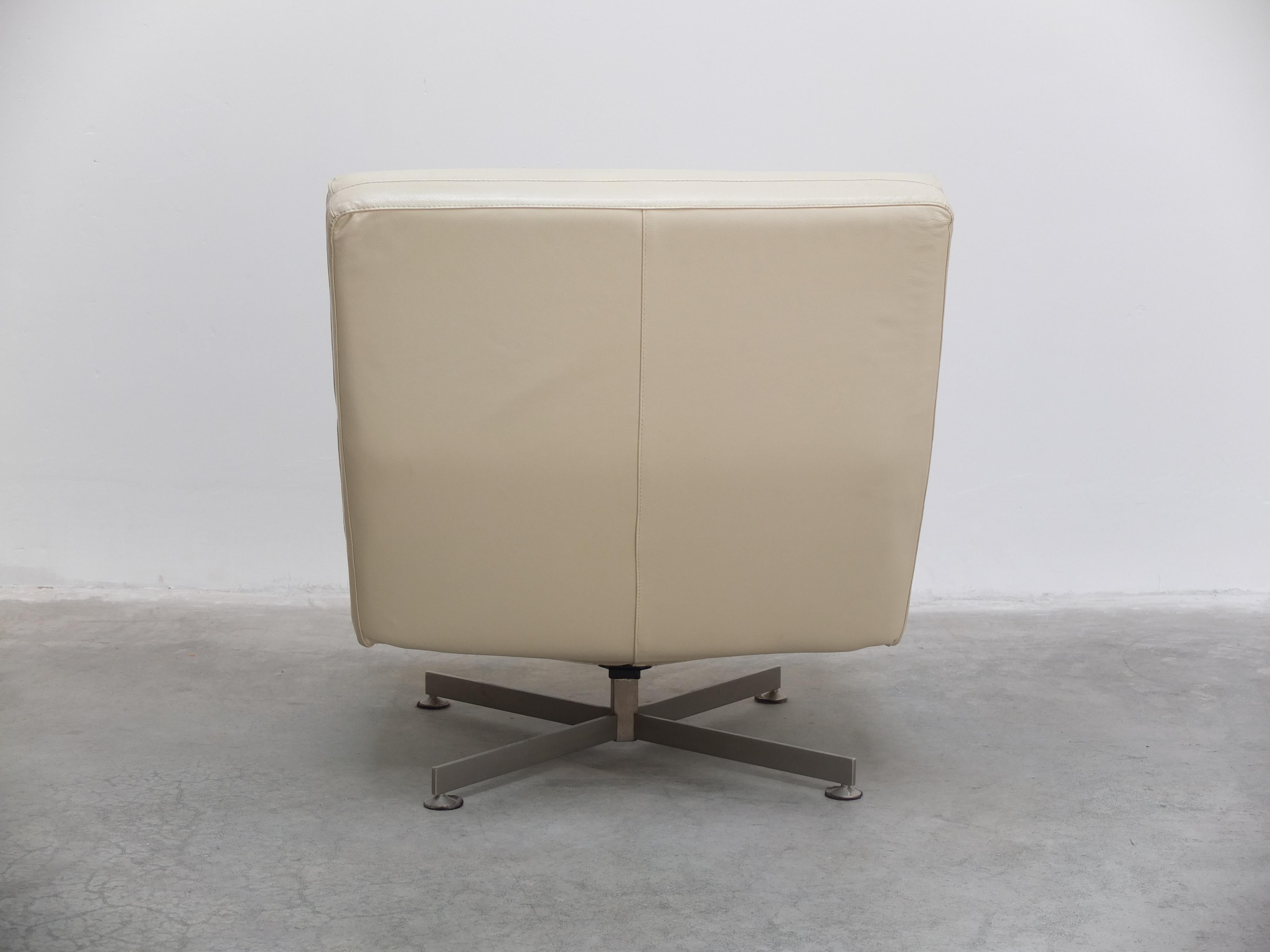 Mid-Century Modern Belgian Modernist Swivel Lounge Chair by Georges Van Rijck for Beaufort, 1960s