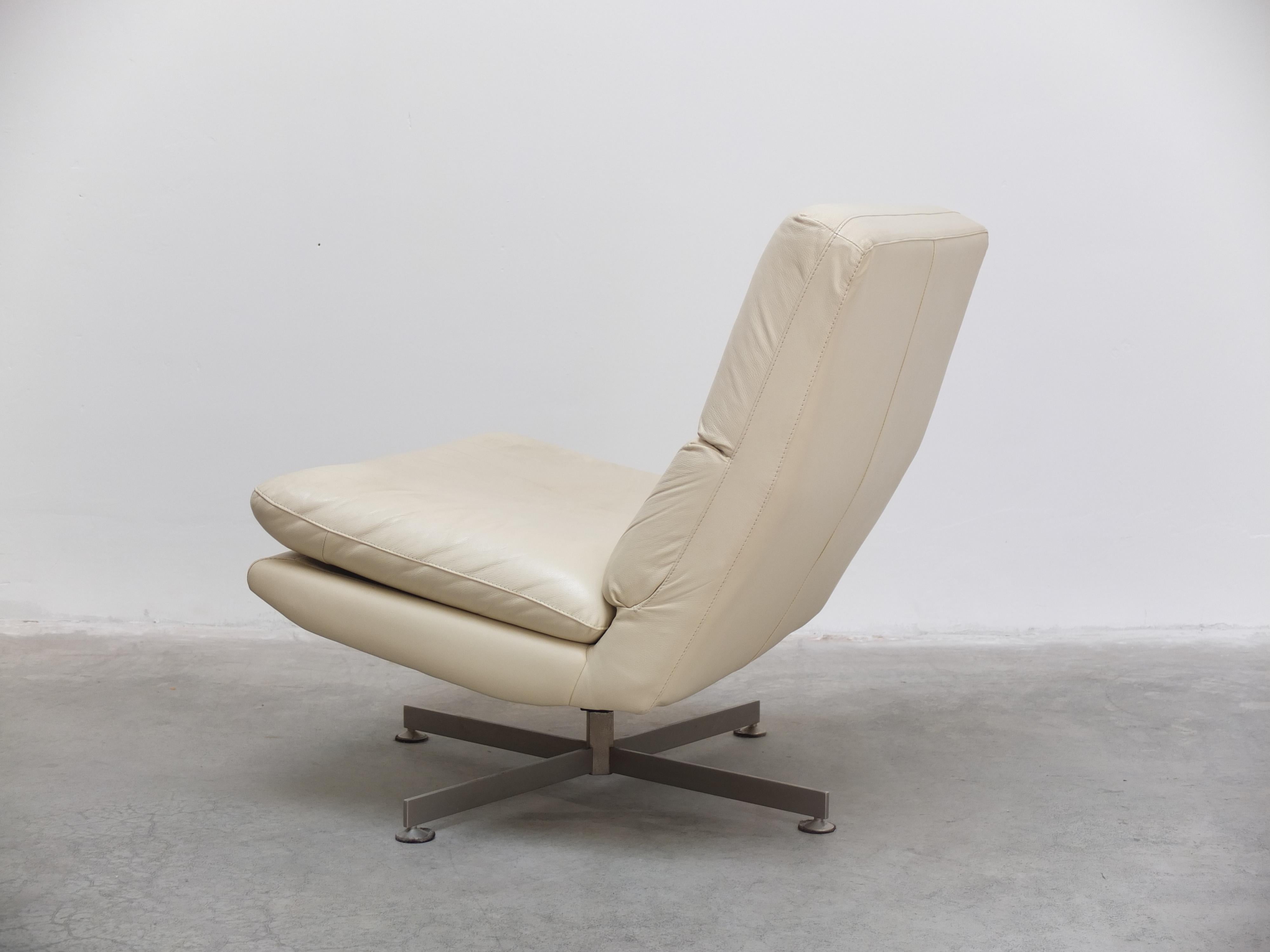 Belgian Modernist Swivel Lounge Chair by Georges Van Rijck for Beaufort, 1960s In Good Condition In Antwerpen, VAN