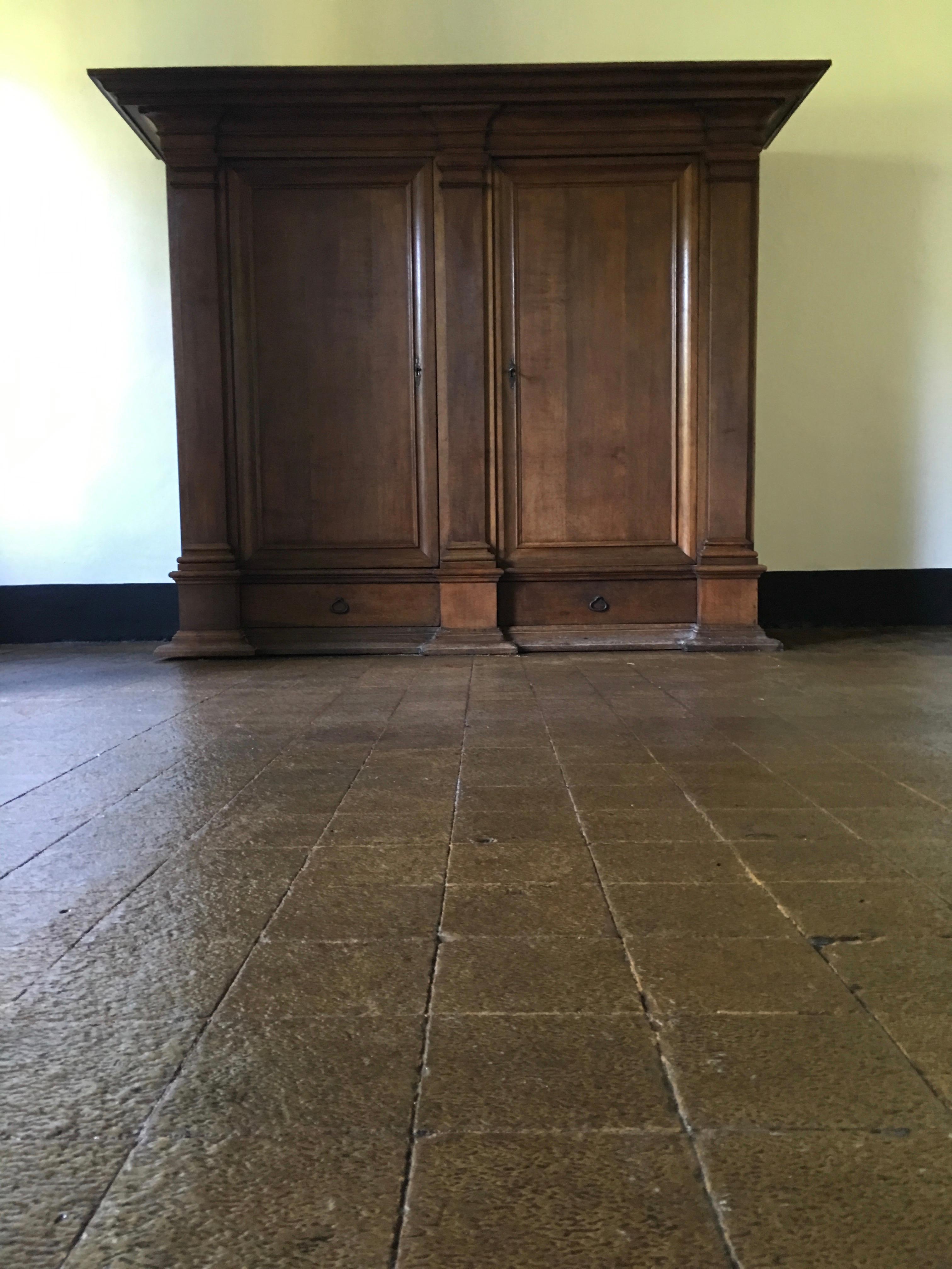 Belgian Near Pair of Oak Cupboards, circa 1850 In Good Condition For Sale In Sint-Kruis, BE