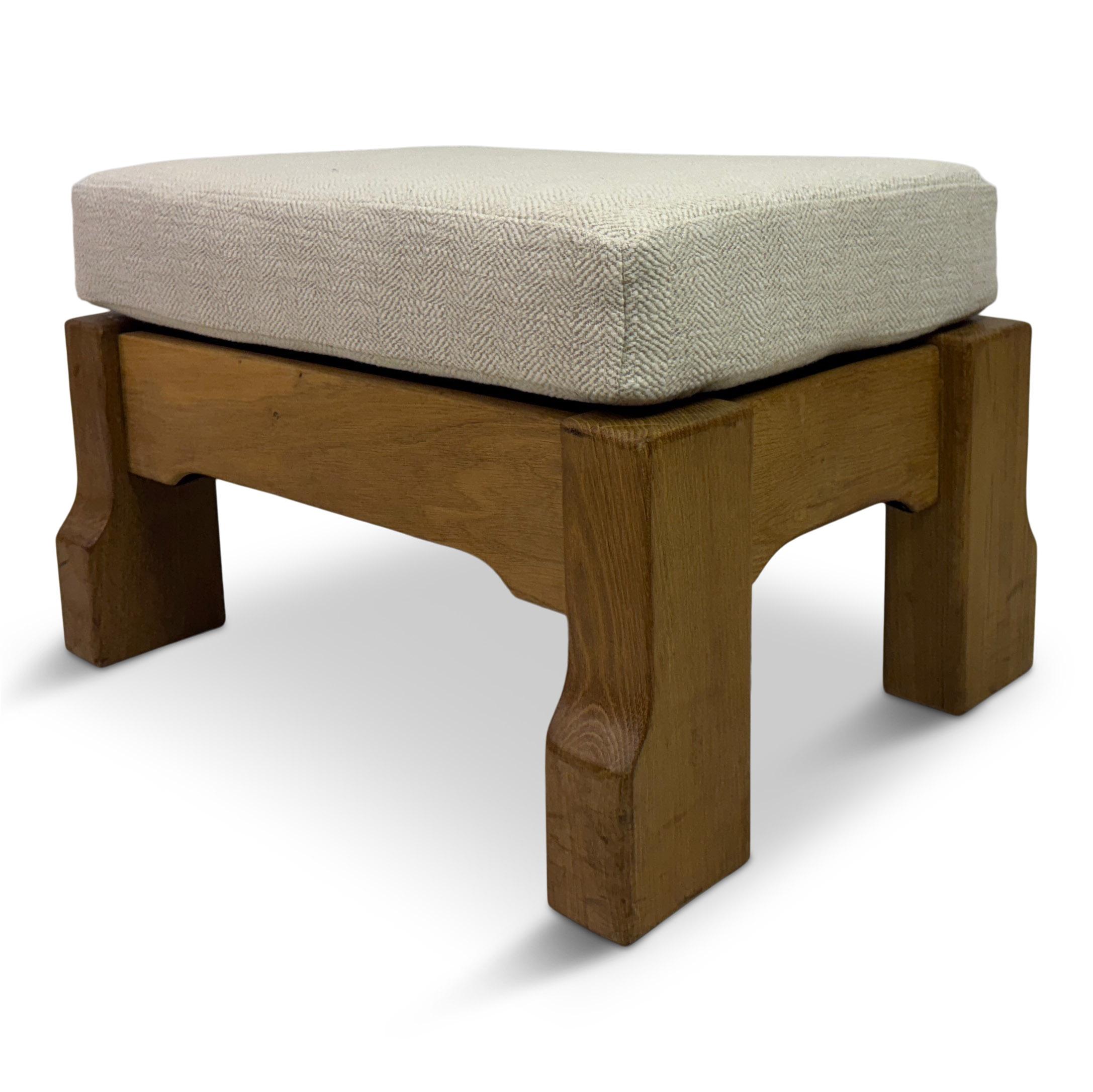 Hocker aus belgischer Eiche von De Puydt in neutralem Stoff im Angebot 6