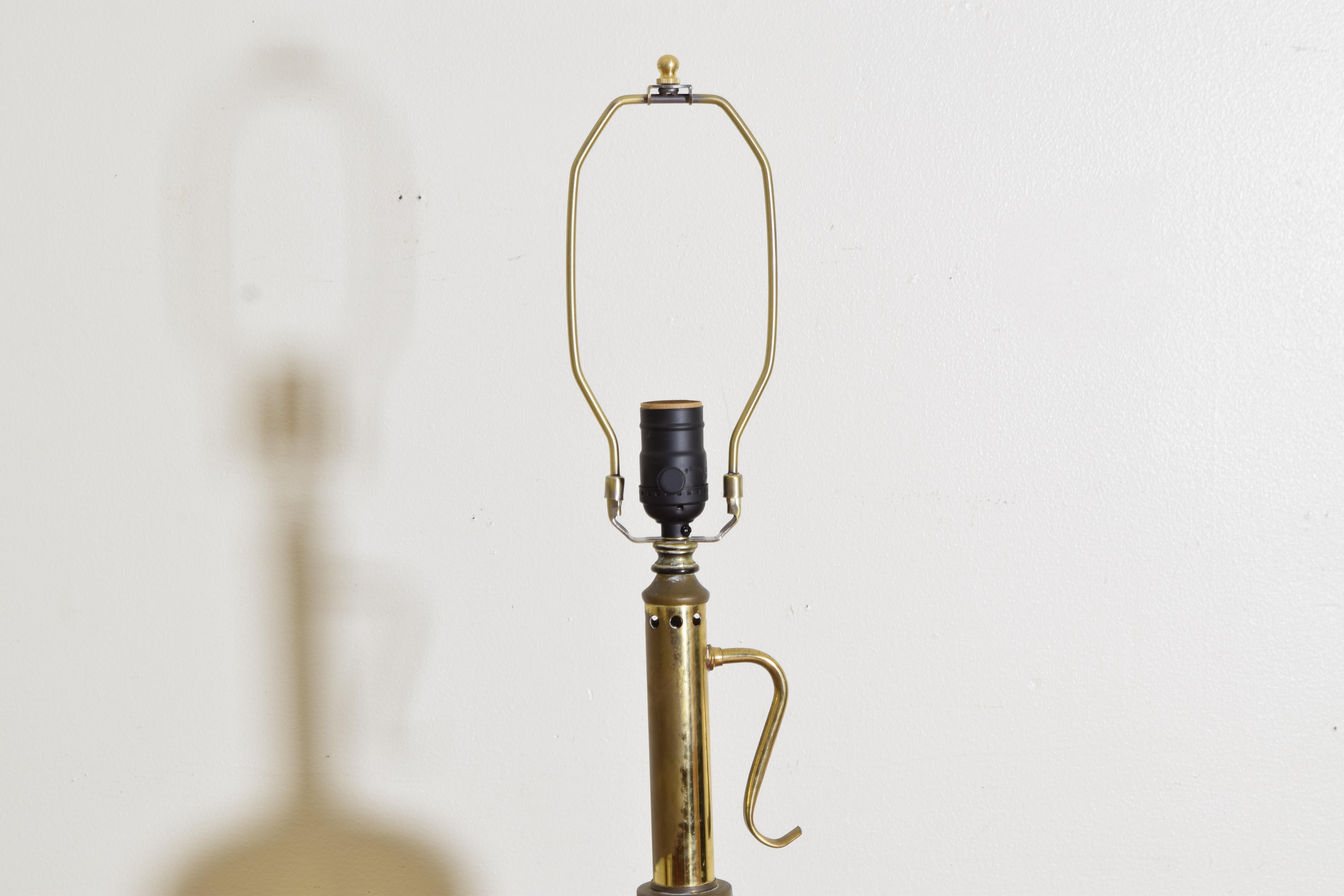 Autre Paire de grandes lampes belges en verre soufflé ambre, 1ère moitié du 20e siècle en vente