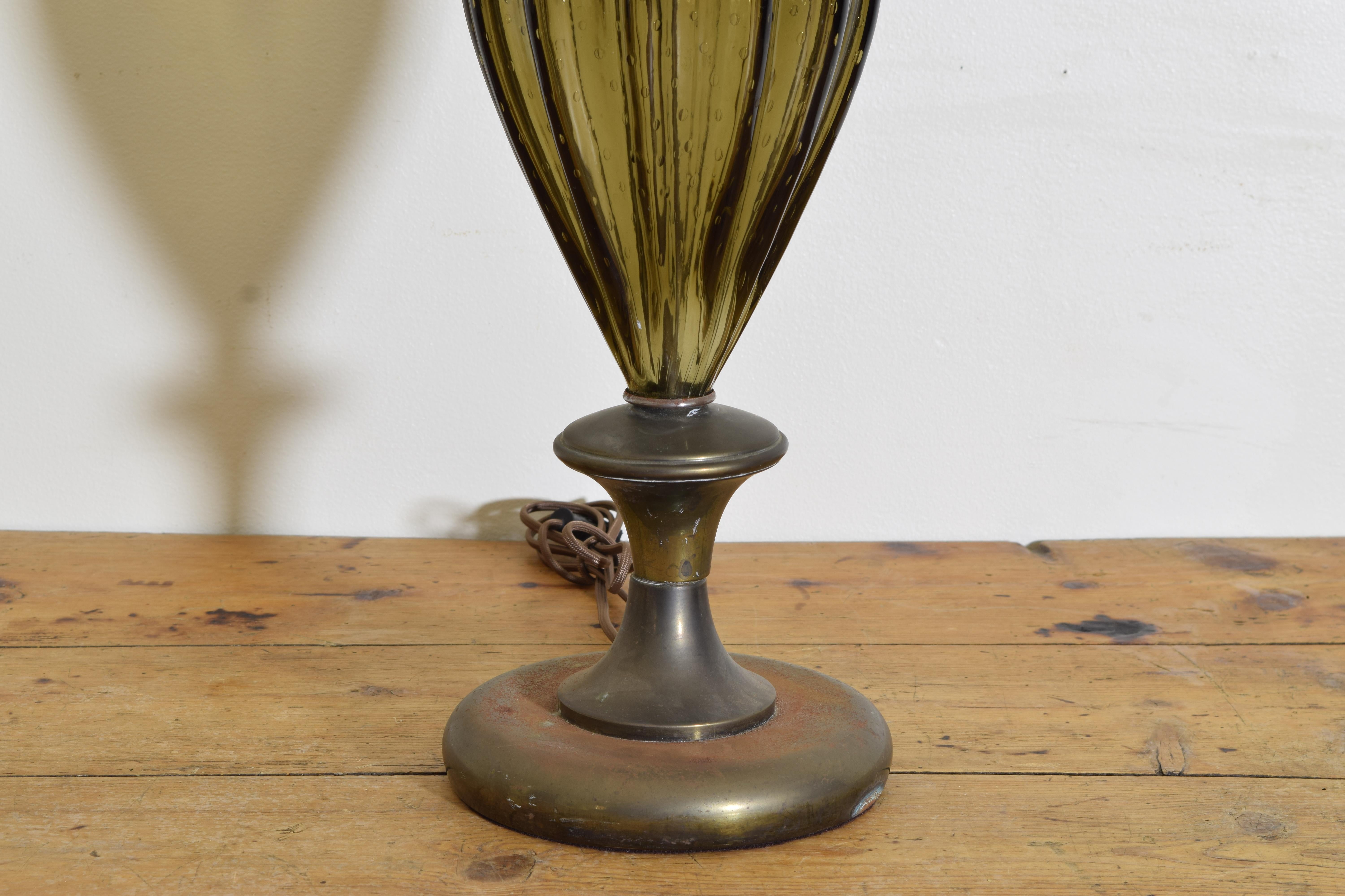 20ième siècle Paire de grandes lampes belges en verre soufflé ambre, 1ère moitié du 20e siècle en vente
