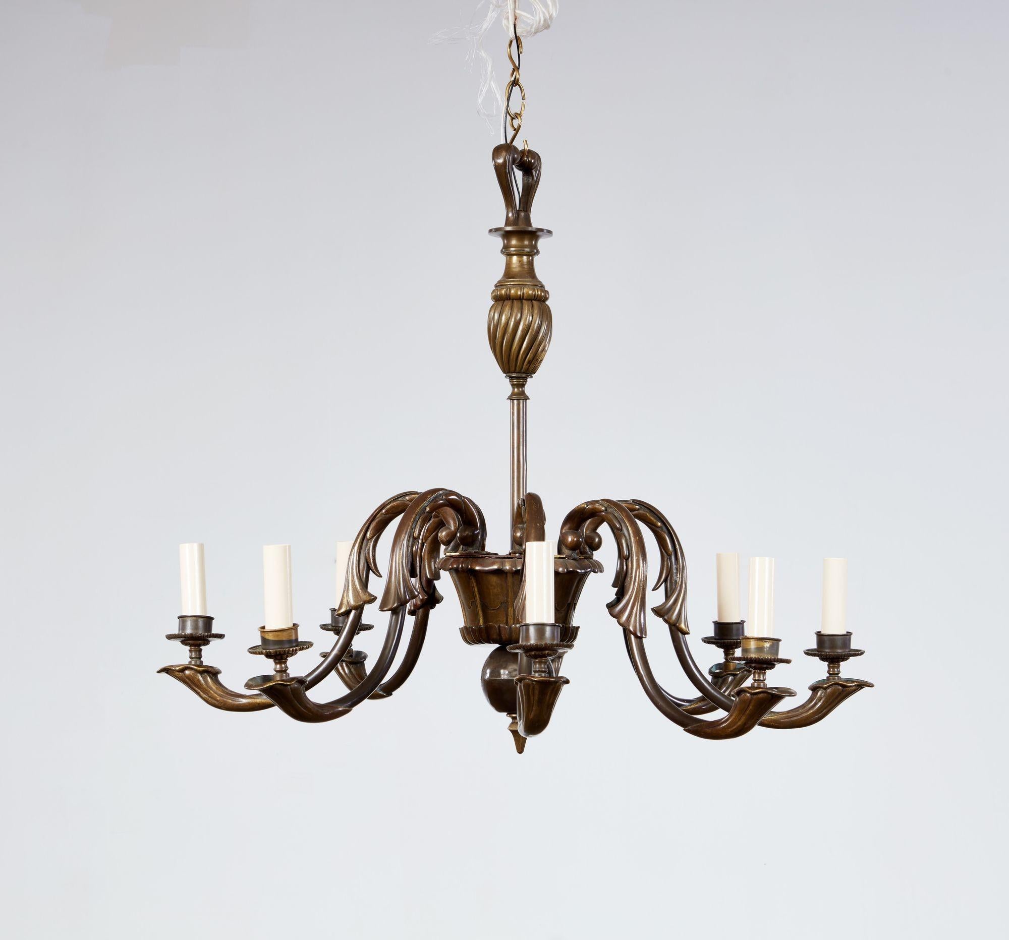 Lampadario belga in bronzo patinato in vendita 4
