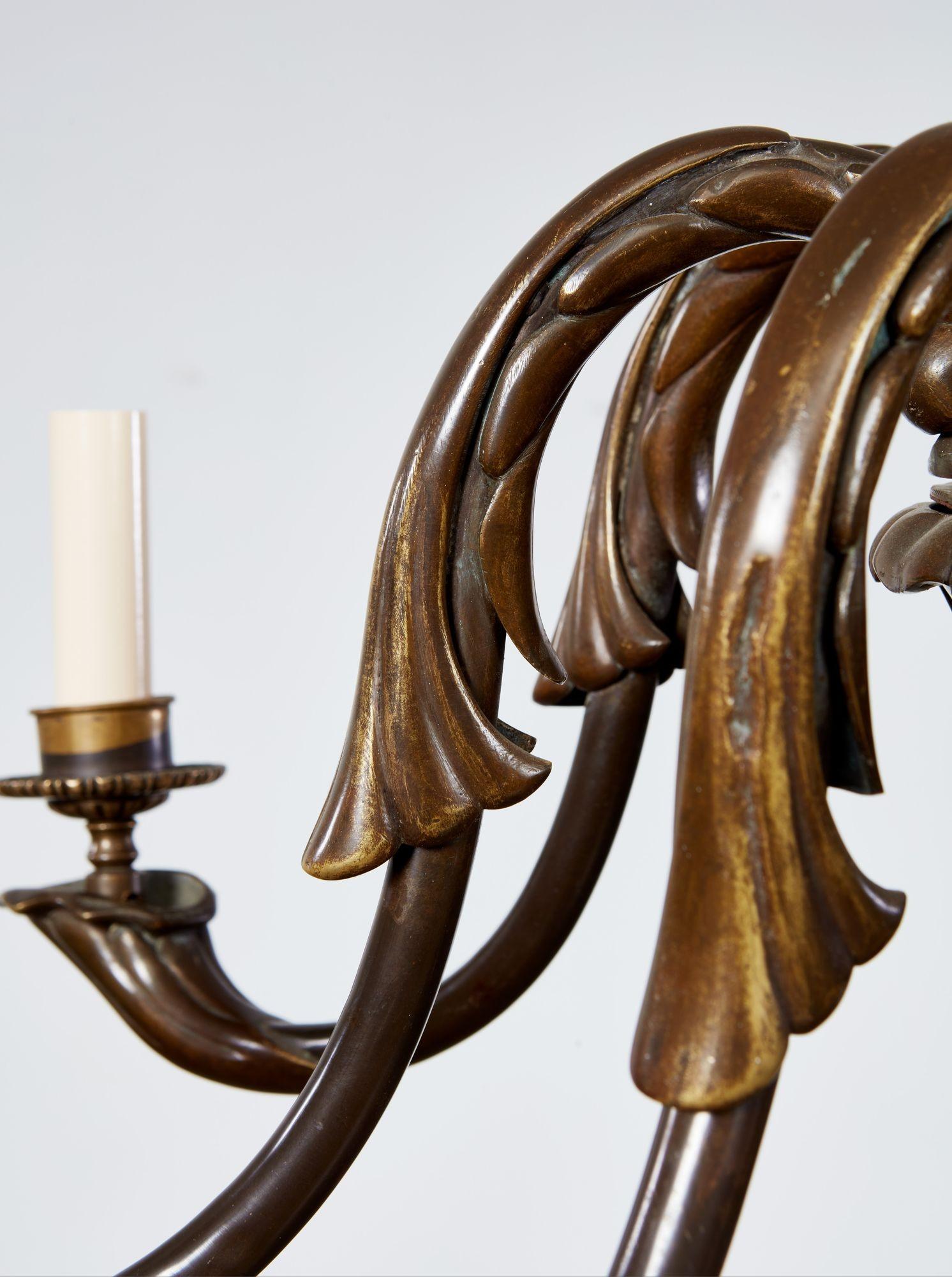 Belga Lampadario belga in bronzo patinato in vendita