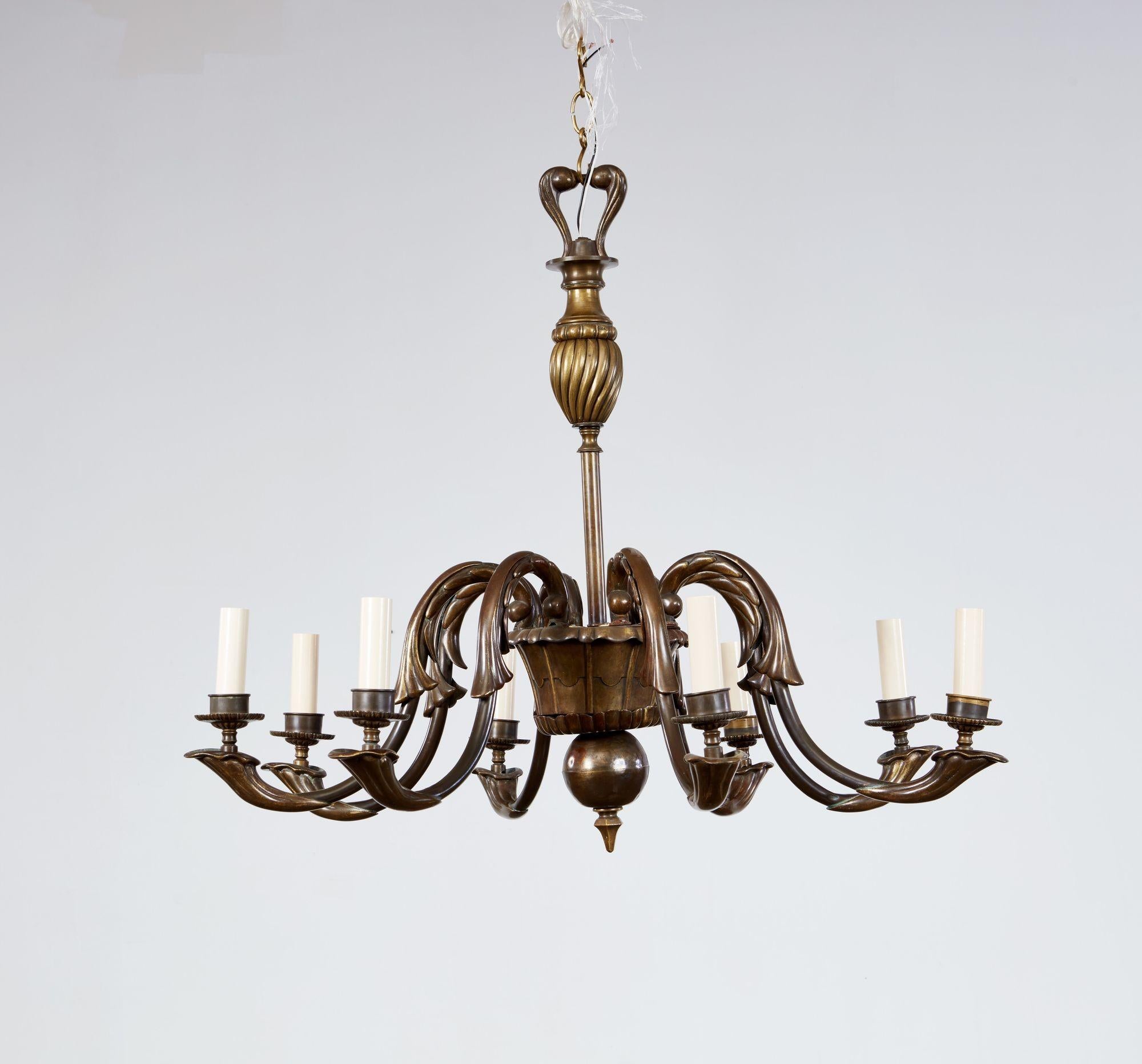 Lampadario belga in bronzo patinato in vendita 1