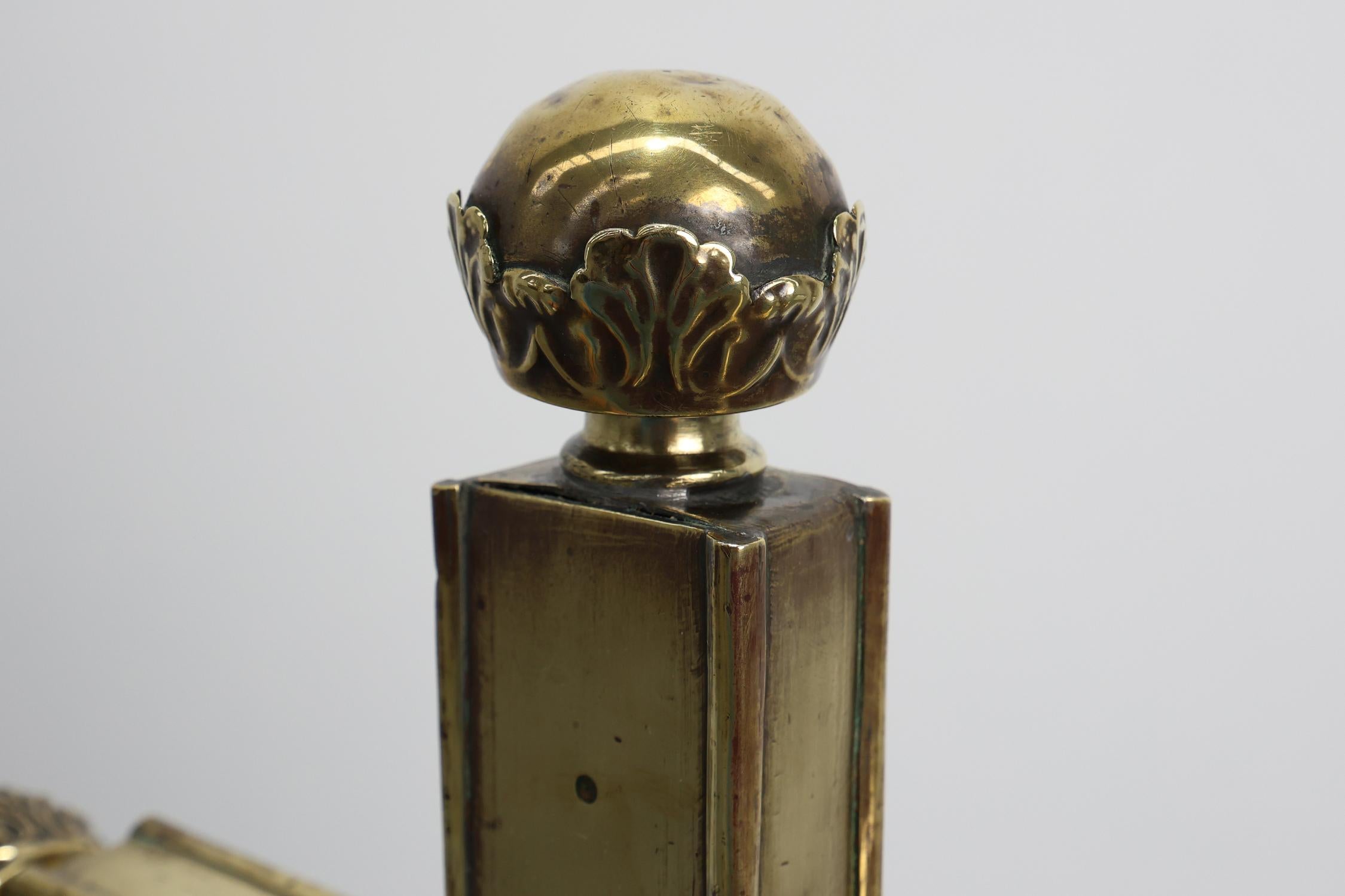 Métal Crucifix de procession belge sur piédestal, 16e siècle en vente