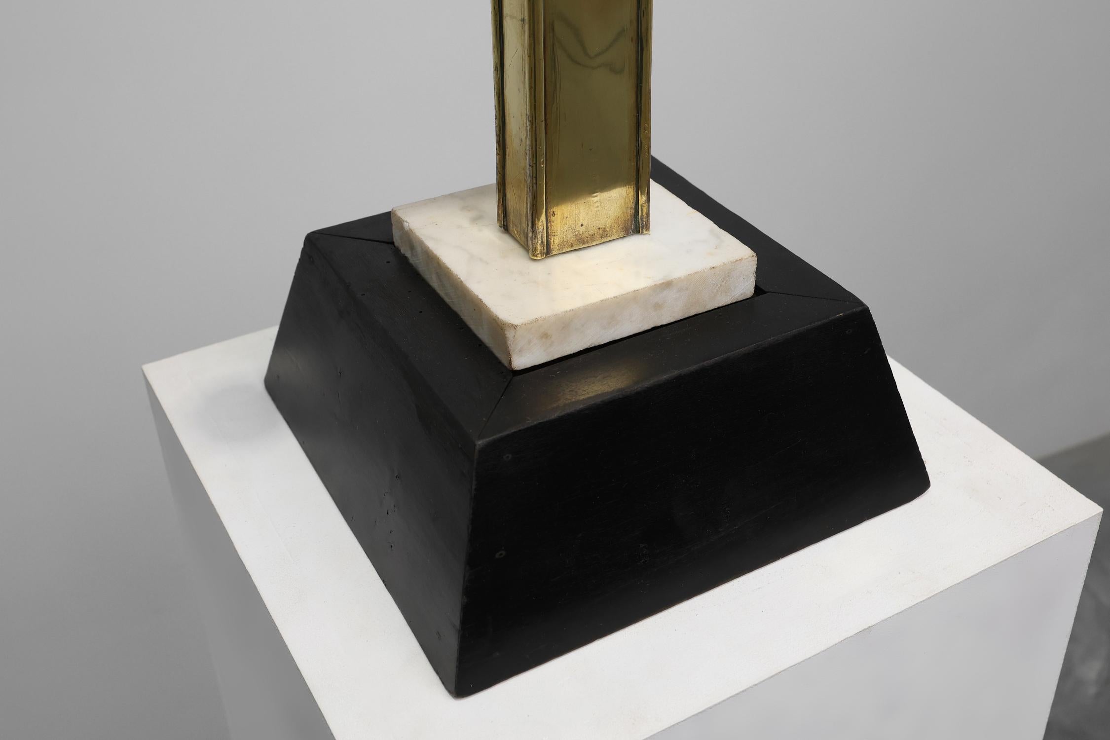 Crucifix de procession belge sur piédestal, 16e siècle en vente 1