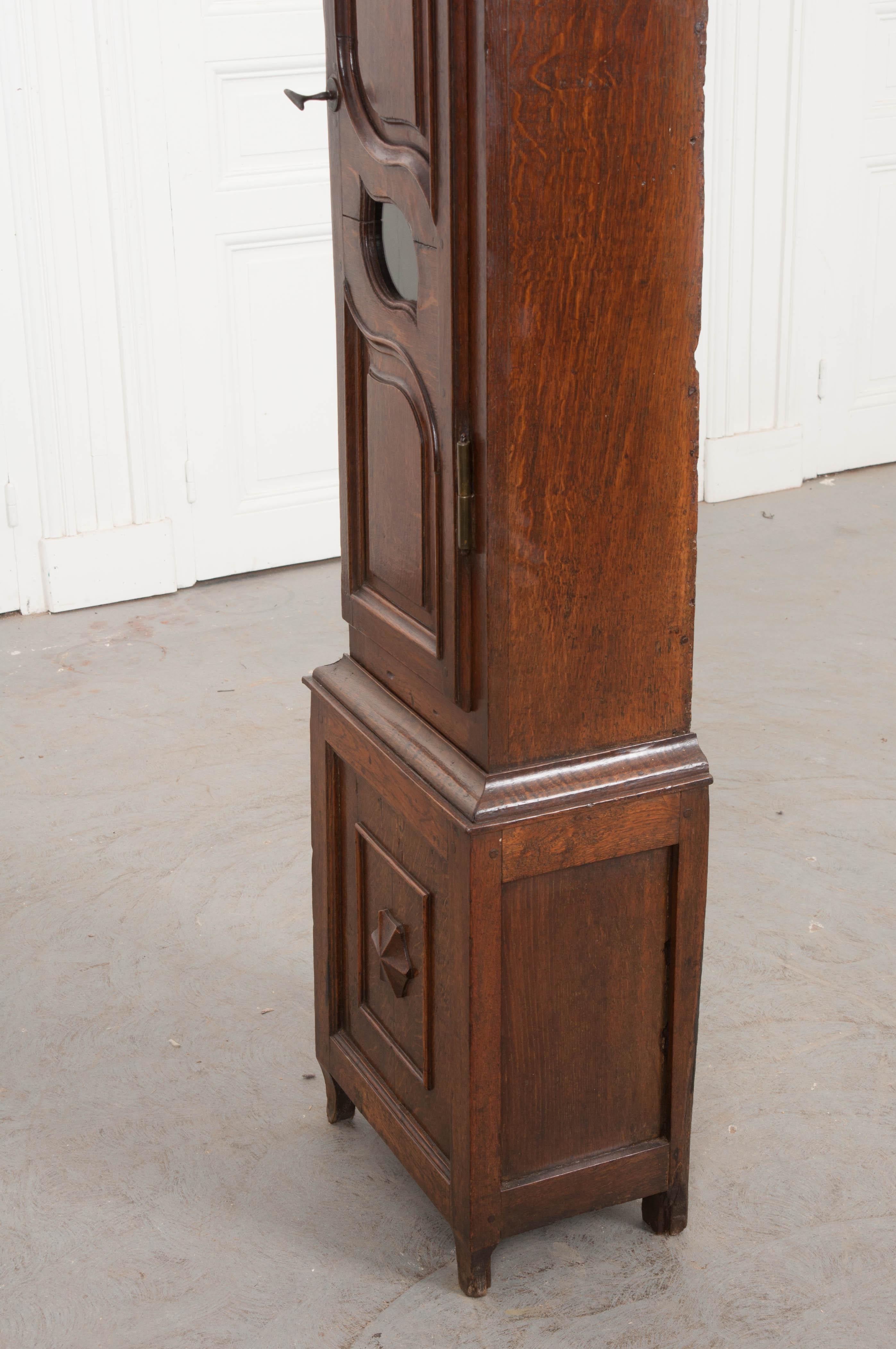 Belgian Provincial Late 18th-Early 19th Century Oak Tall Case Clock In Good Condition In Baton Rouge, LA