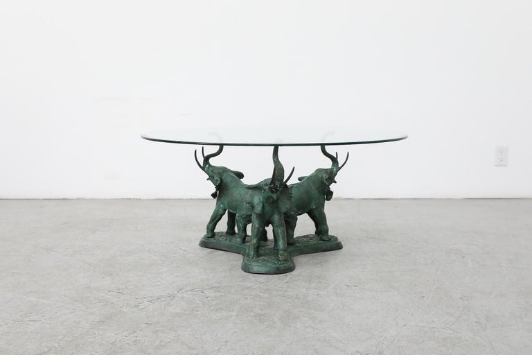 Belgischer skulpturaler Salontisch mit Elefantenfu aus Bronze, 1970er  Jahre im Angebot bei 1stDibs Deutschland