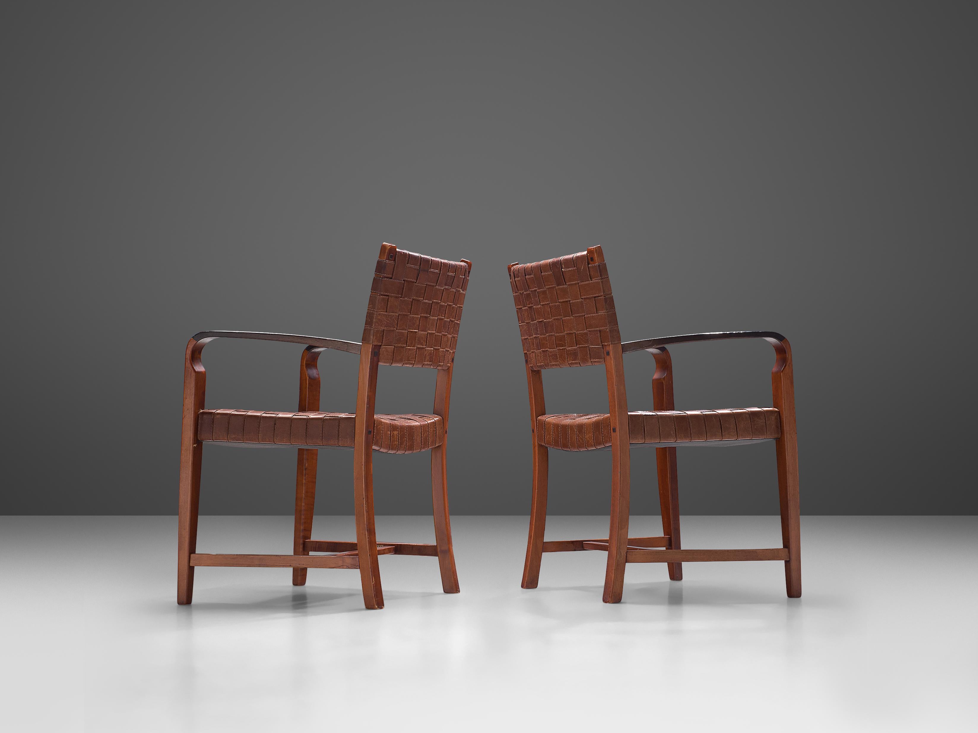 Belgisches Paar Sesselstühle aus Leder und Eiche im Zustand „Gut“ im Angebot in Waalwijk, NL