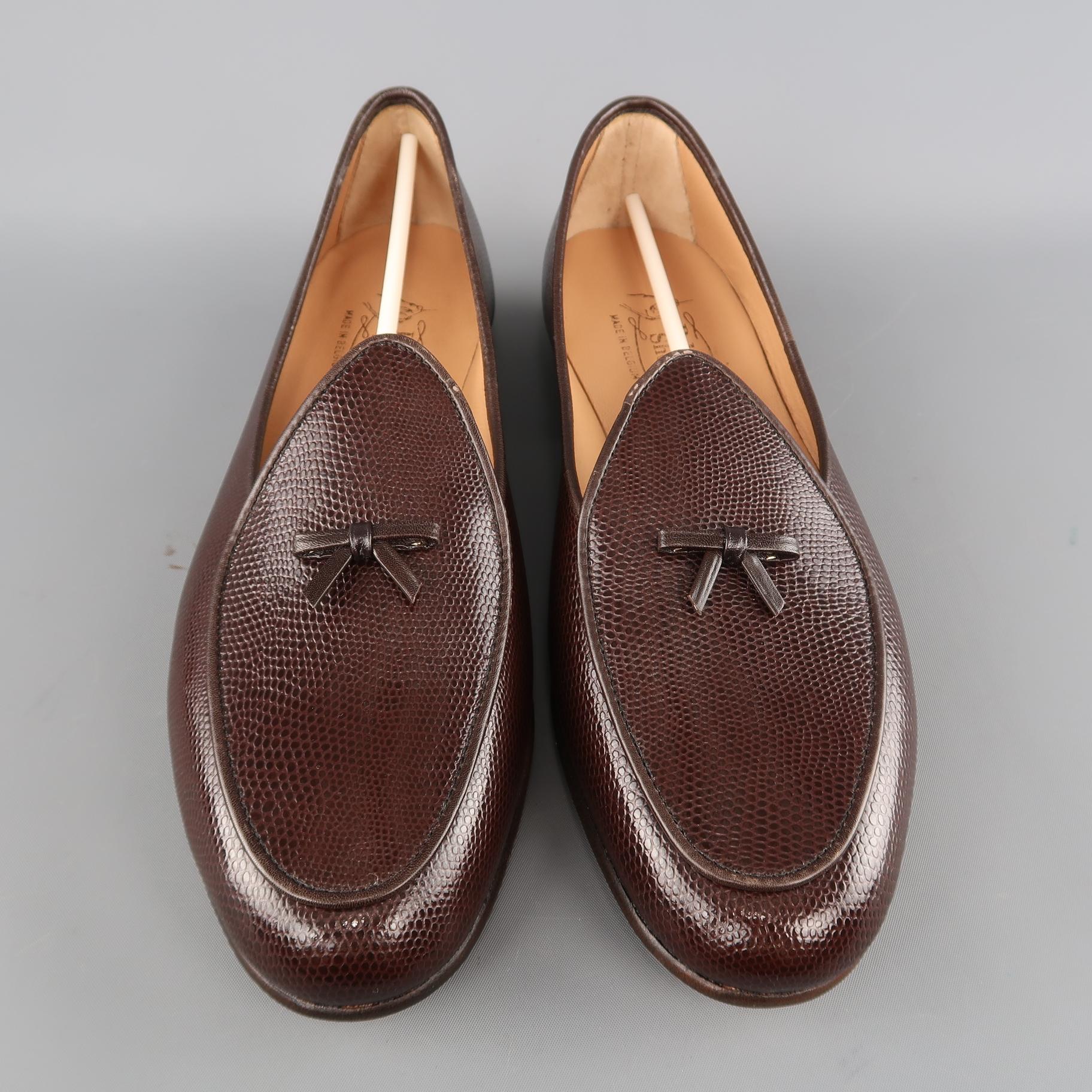 BELGIAN SHOES loafers come in lizard textured embossed leather with a bow detailed apron toe. Made in Belgium.
 
Brand New with Box.
Marked: 9 1/2 M
 
Outsole: 11.5 x 3.5 in.