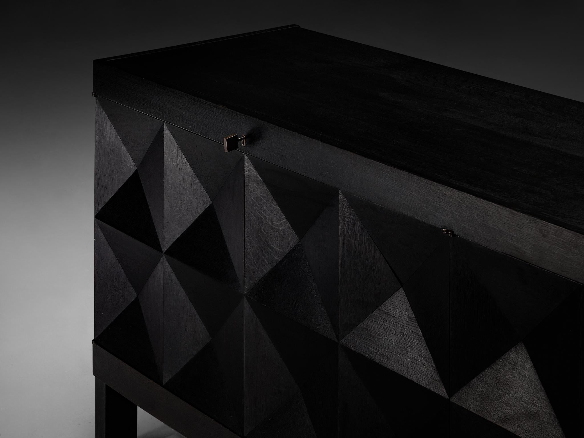 Belgisches Sideboard aus schwarz lackierter Eiche mit grafischen Türen im Angebot 1