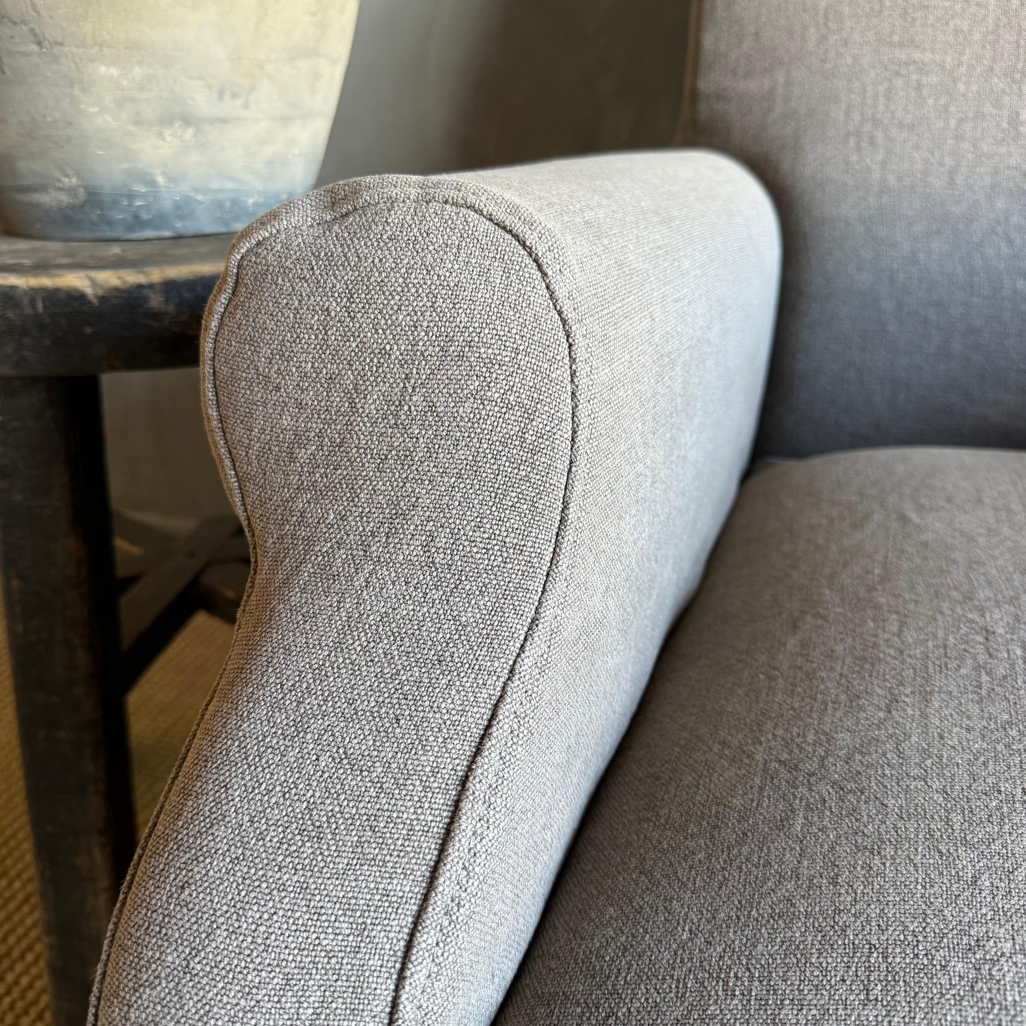 Chaise en lin lavé à la pierre belge - Ecorce Neuf - En vente à Old Town Orange, CA