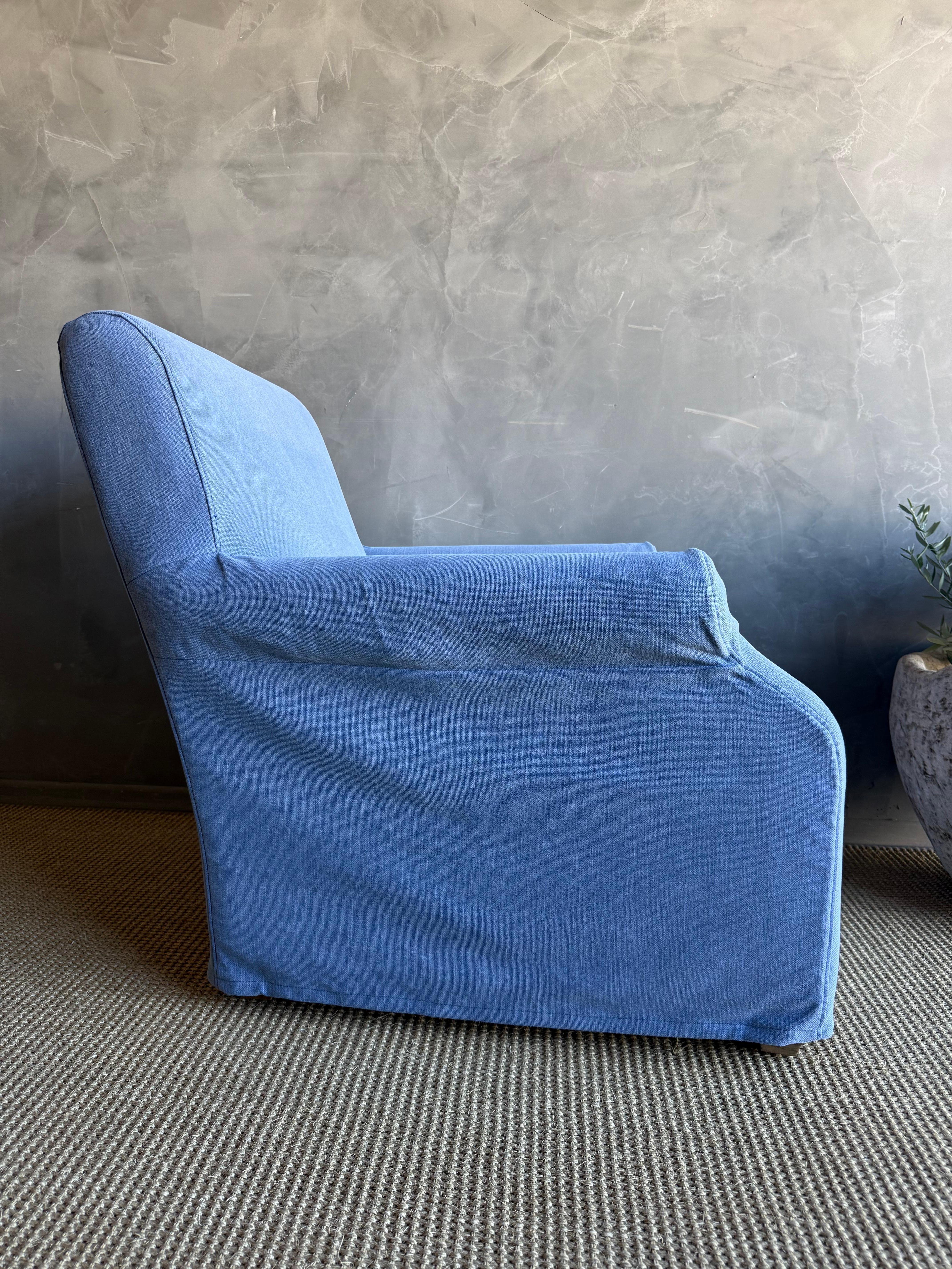 Chaise couverte en lin lavé à la pierre belge - French Blue Neuf - En vente à Old Town Orange, CA