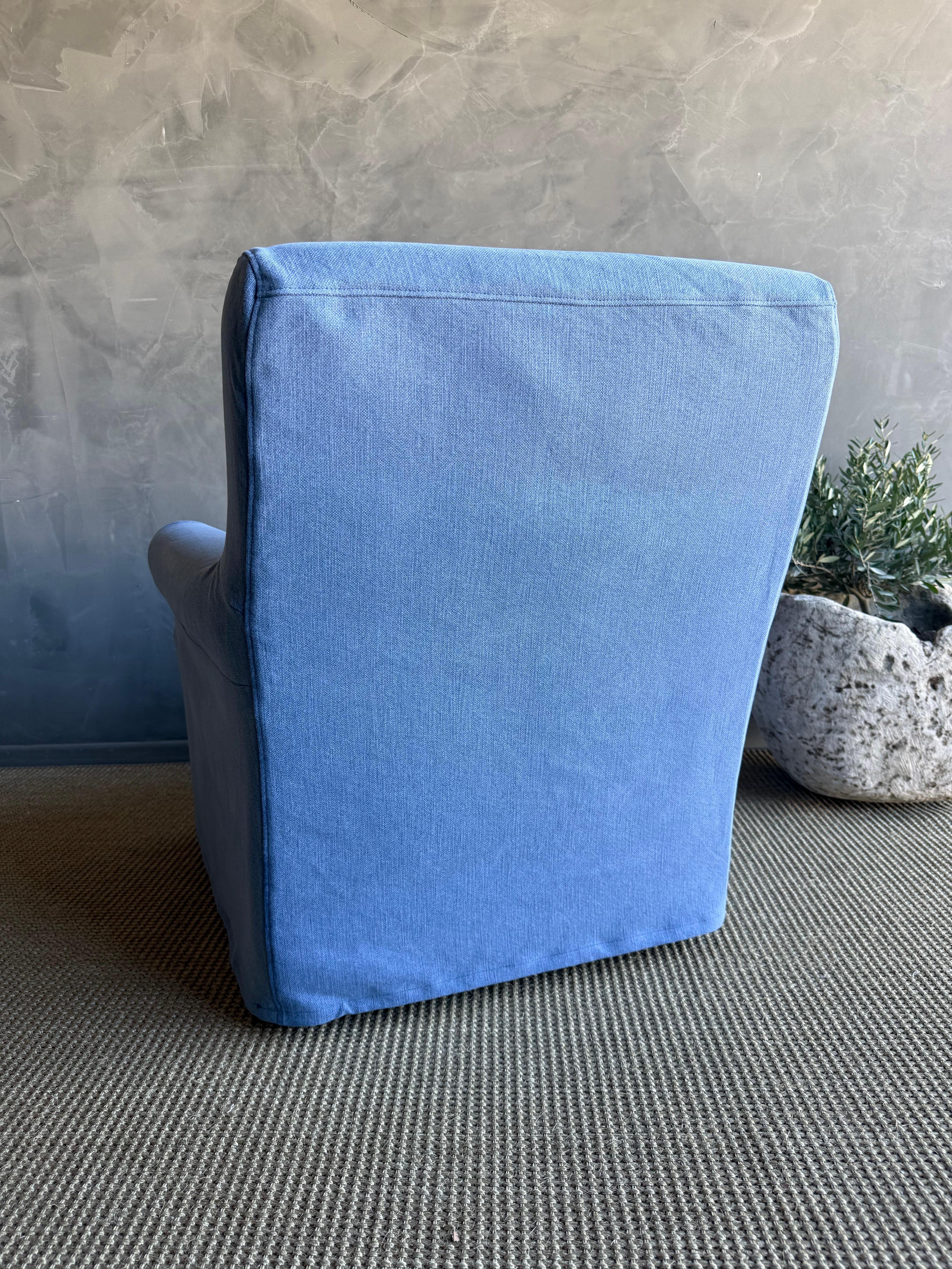 XXIe siècle et contemporain Chaise couverte en lin lavé à la pierre belge - French Blue en vente