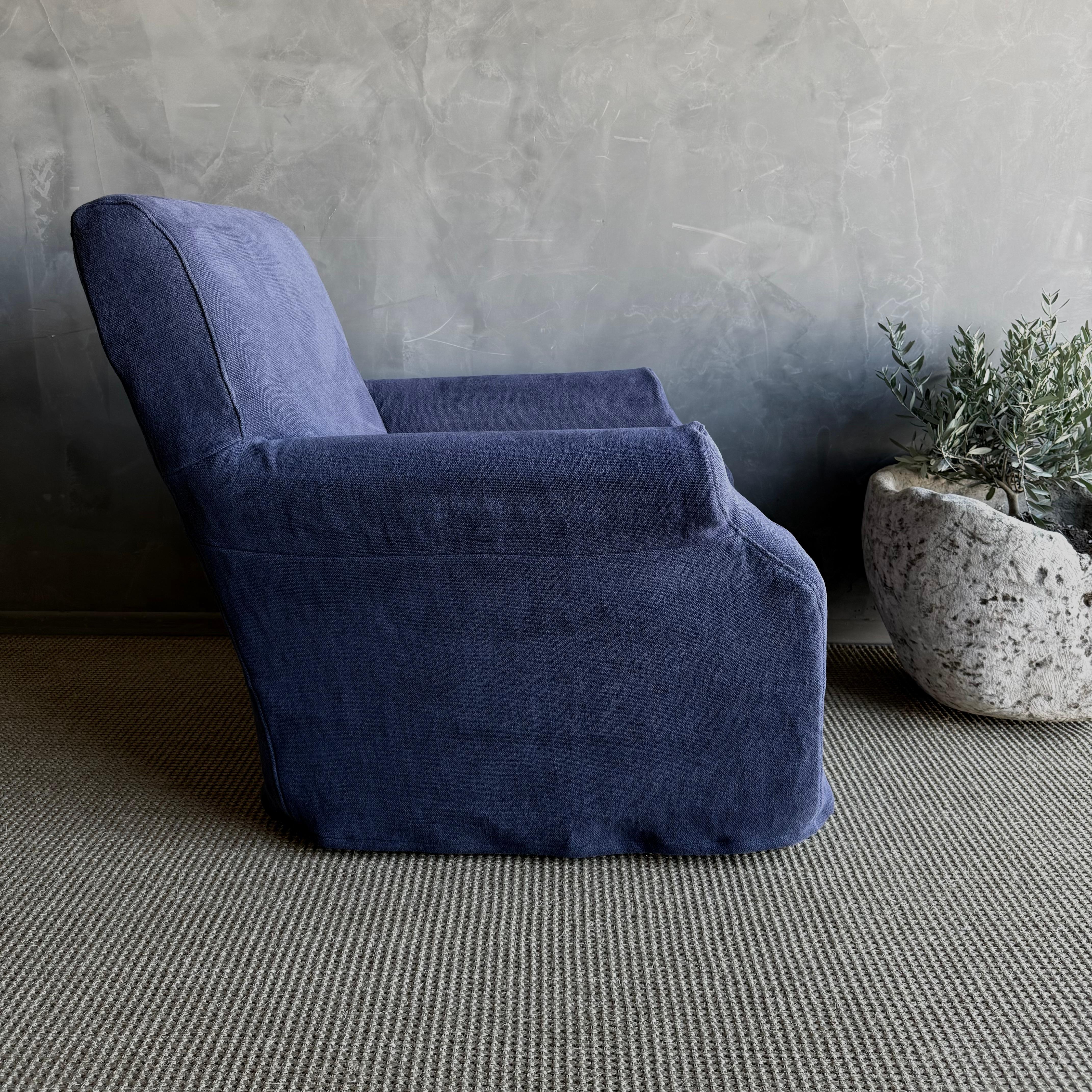 Belgian Stone Gewaschener Leinenstuhl mit Schlupfbezug - Indigo im Zustand „Neu“ im Angebot in Old Town Orange, CA