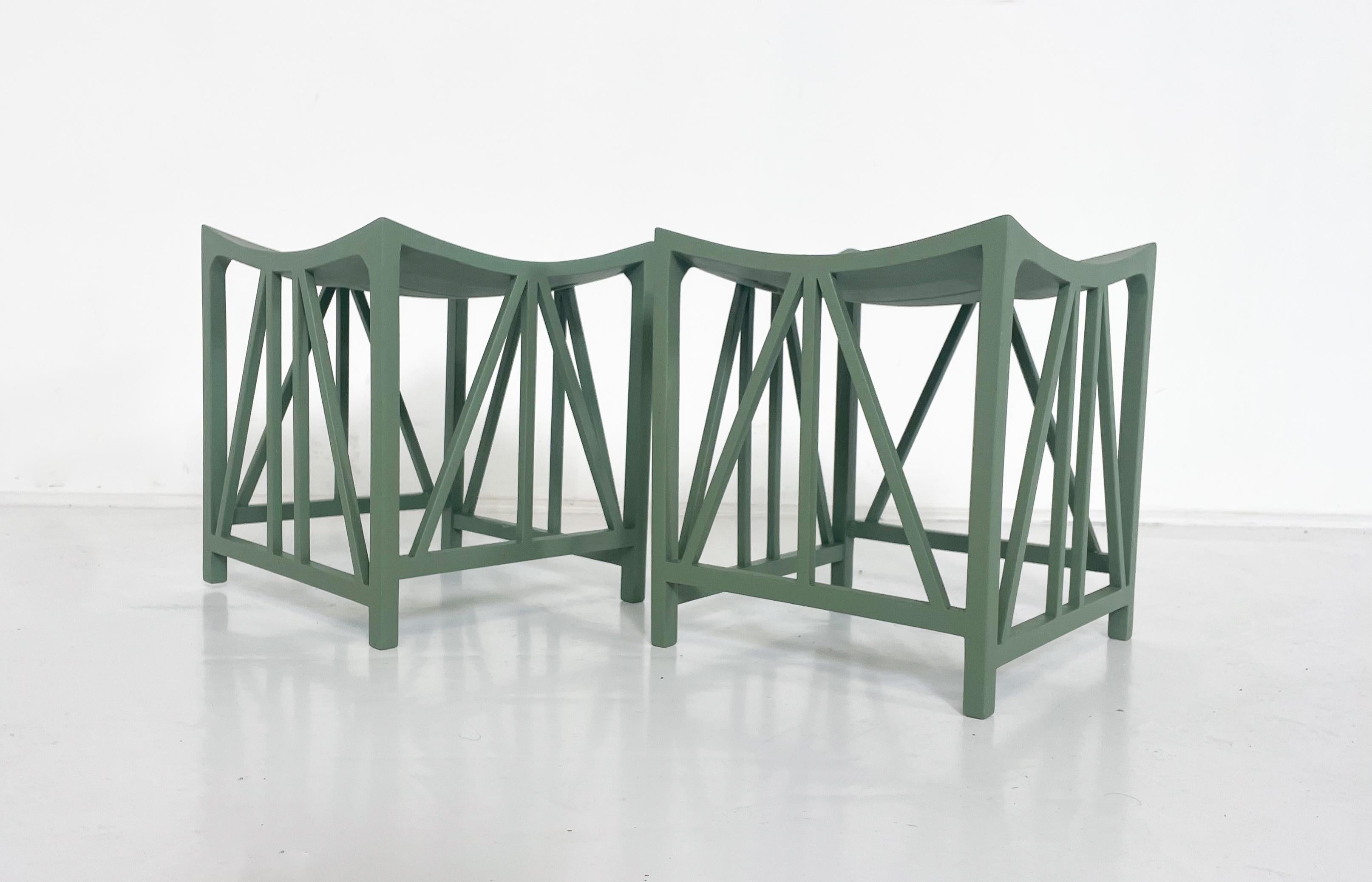 Belgischer Hocker Modell „Toutankhamon“, grün, 2 Stück verfügbar im Zustand „Gut“ im Angebot in Brussels, BE